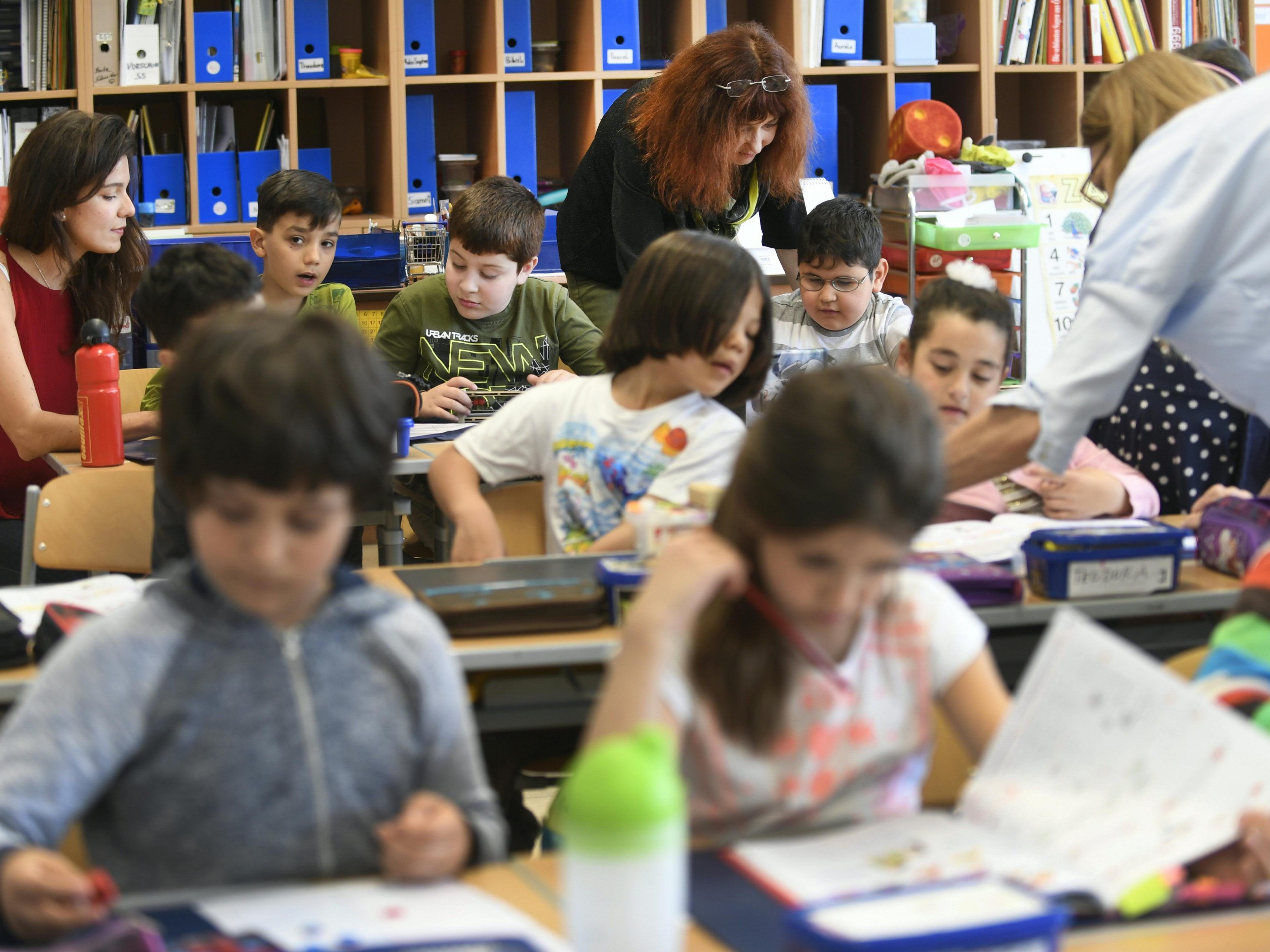 Ein neuer Finanzausgleich soll mehr Chancengleichheit an Schulen bringen. Ein neuer Finanzausgleich soll mehr Chancengleichheit an Schulen bringen.