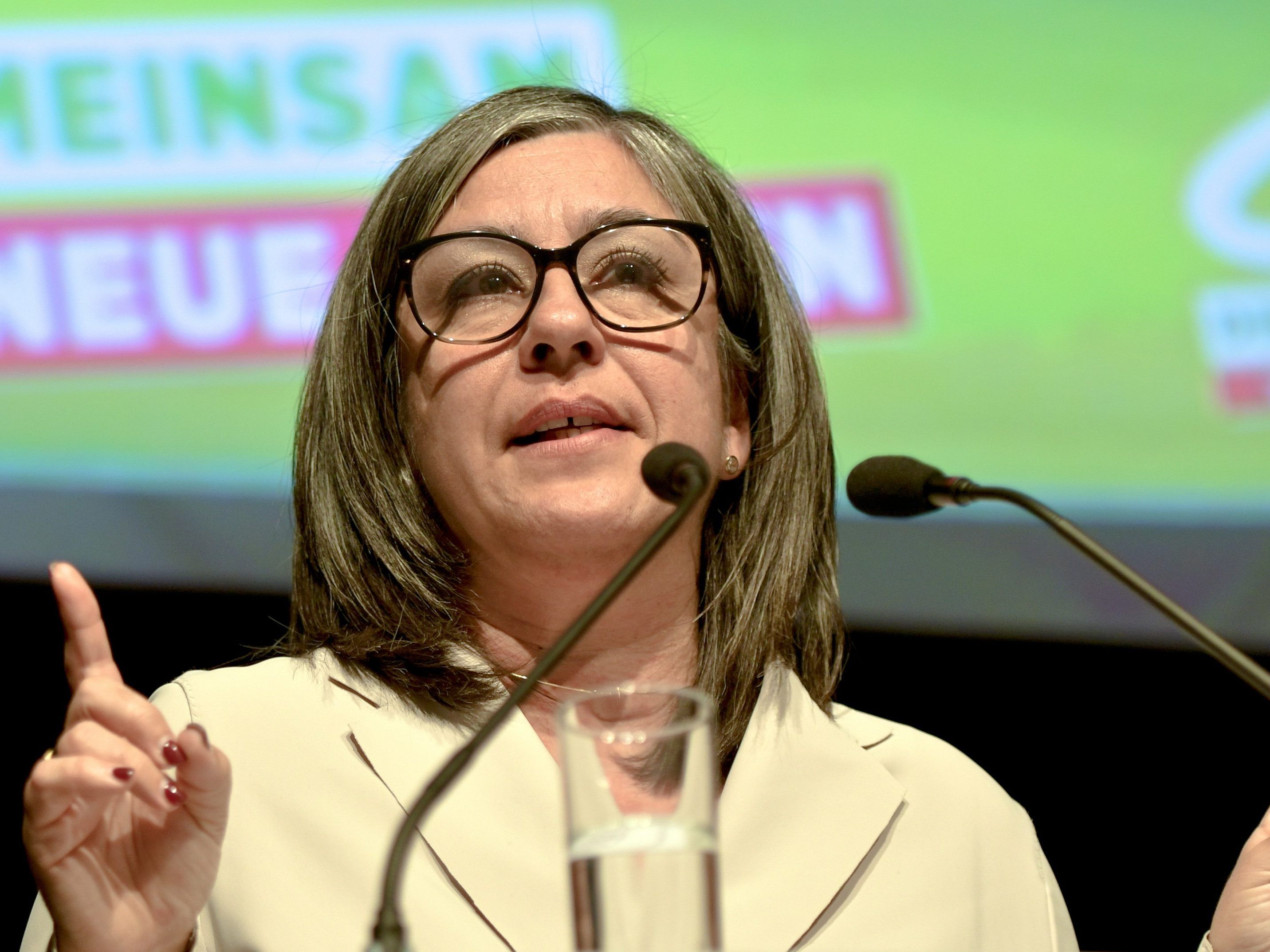 Wiener Grünen-Chefin Maria Vassilakou fühlt sich durch die Spitzenpolitik nicht kastriert. Wiener Grünen-Chefin Maria Vassilakou fühlt sich durch die Spitzenpolitik nicht kastriert.