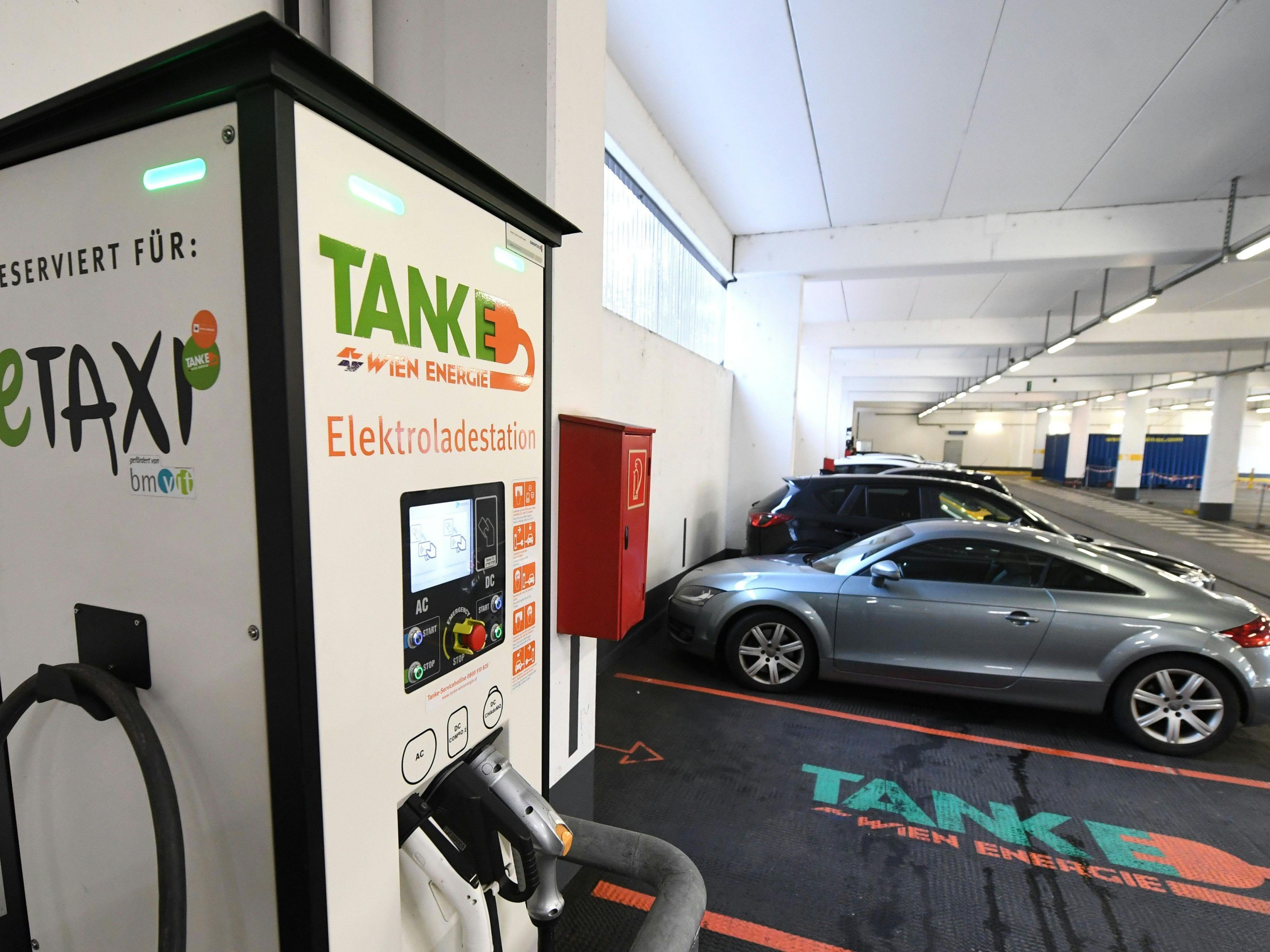 In Wien gibt es bisher rund 250 E-Tankstellen. In Wien gibt es bisher rund 250 E-Tankstellen.