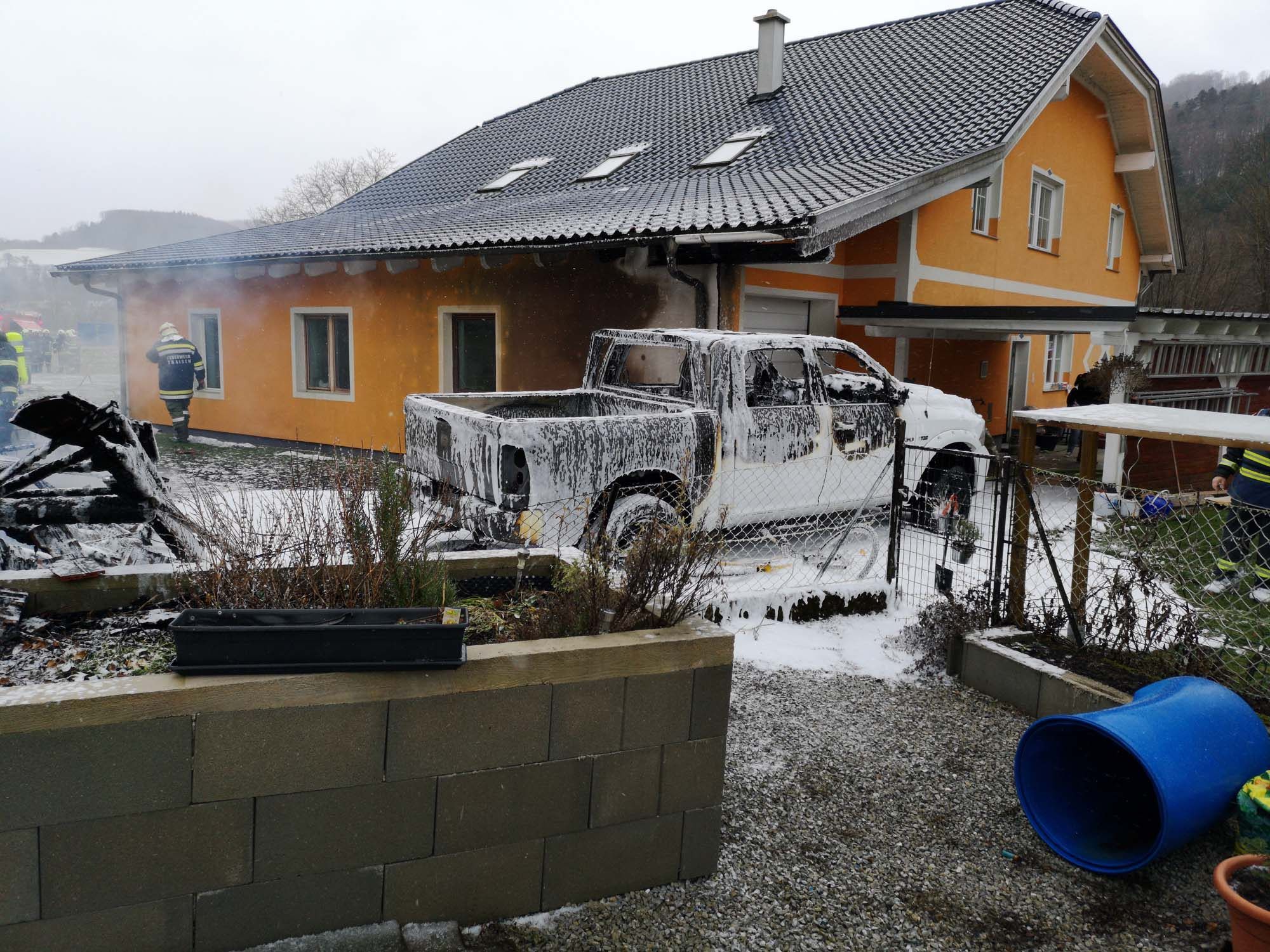 Zehn Feuerwehren standen bei dem Brand im Einsatz.