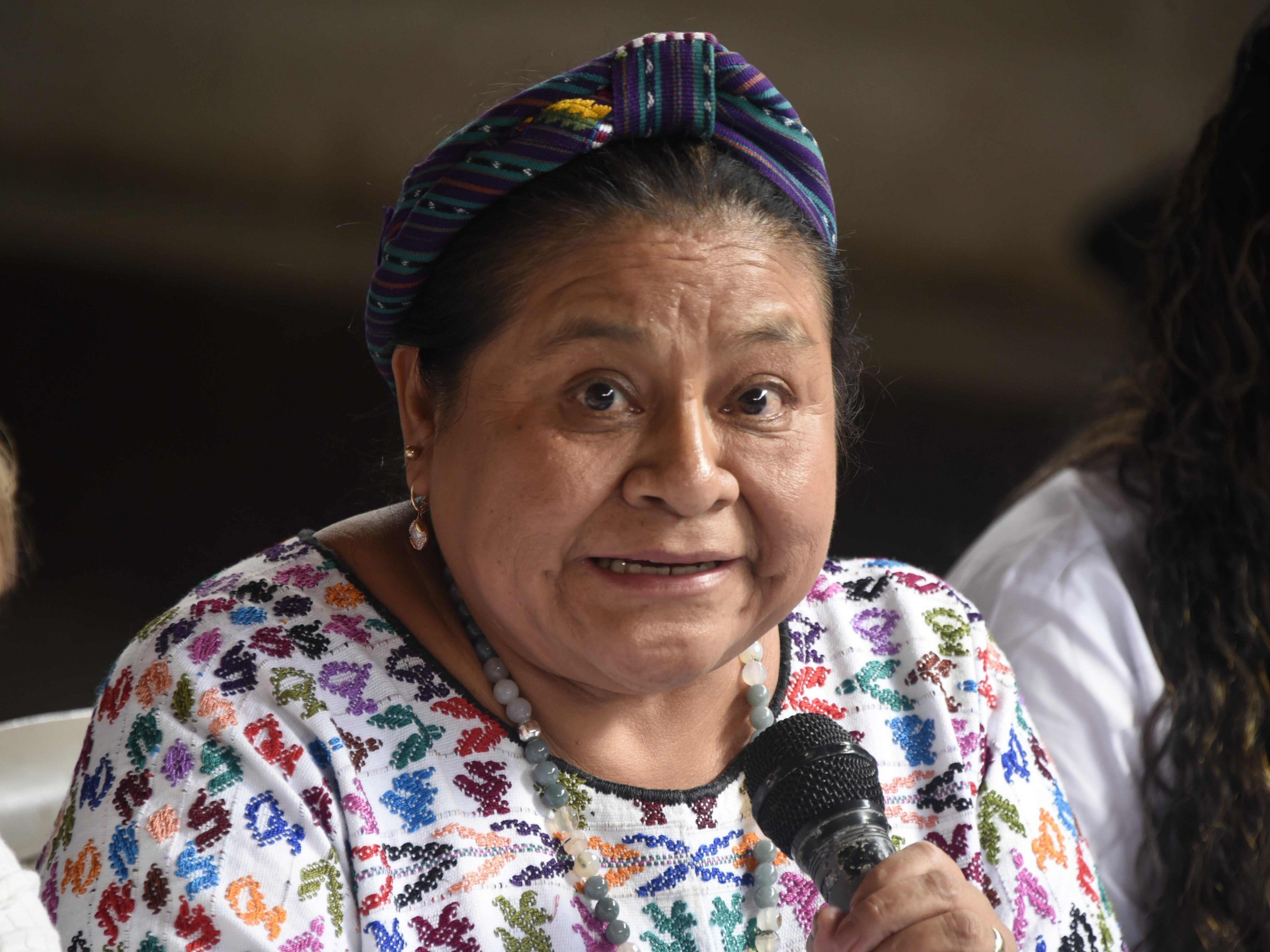 Nobelpreisträgierin Rigoberta Menchu spricht während einer Pressekonferenz Santa Rosa Nobelpreisträgierin Rigoberta Menchu spricht während einer Pressekonferenz Santa Rosa