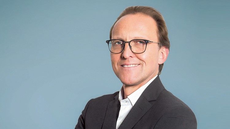 „Webshop-Betreiber sollten ihren Internetauftritt rasch justieren.“ Rechtsanwalt Dr. Henrik Gunz „Webshop-Betreiber sollten ihren Internetauftritt rasch justieren.“ Rechtsanwalt Dr. Henrik Gunz