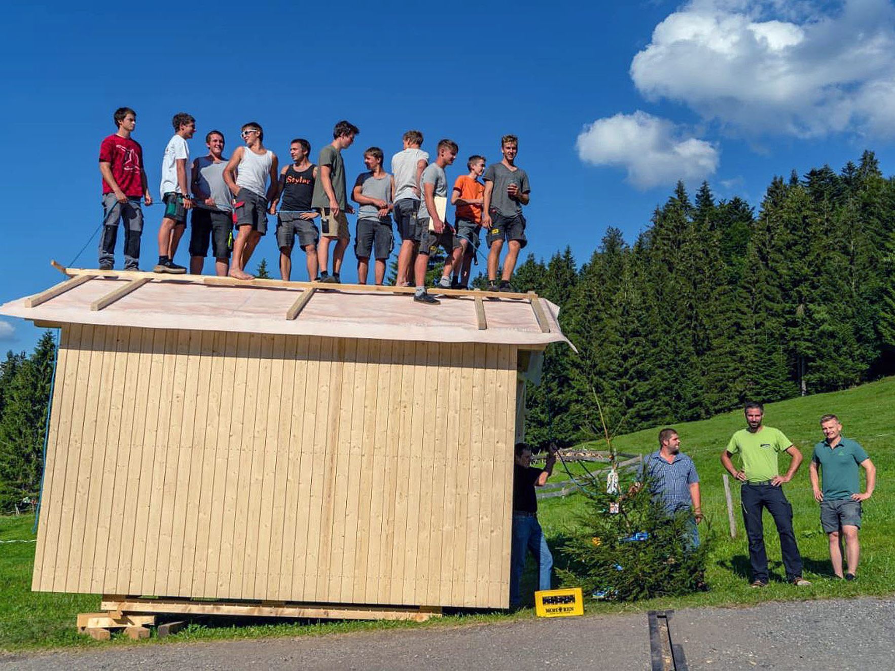 Am Lebenshilfe-Standort in Batschuns wurde das Projekt „Ziegenstall“ dank vieler freiwilliger Helfer und Sponsoren (Firmen) möglich. Die Ziegen dienen der Therapie für die begleiteten Personen in Batschuns. Am Lebenshilfe-Standort in Batschuns wurde das Projekt „Ziegenstall“ dank vieler freiwilliger Helfer und Sponsoren (Firmen) möglich. Die Ziegen dienen der Therapie für die begleiteten Personen in Batschuns.