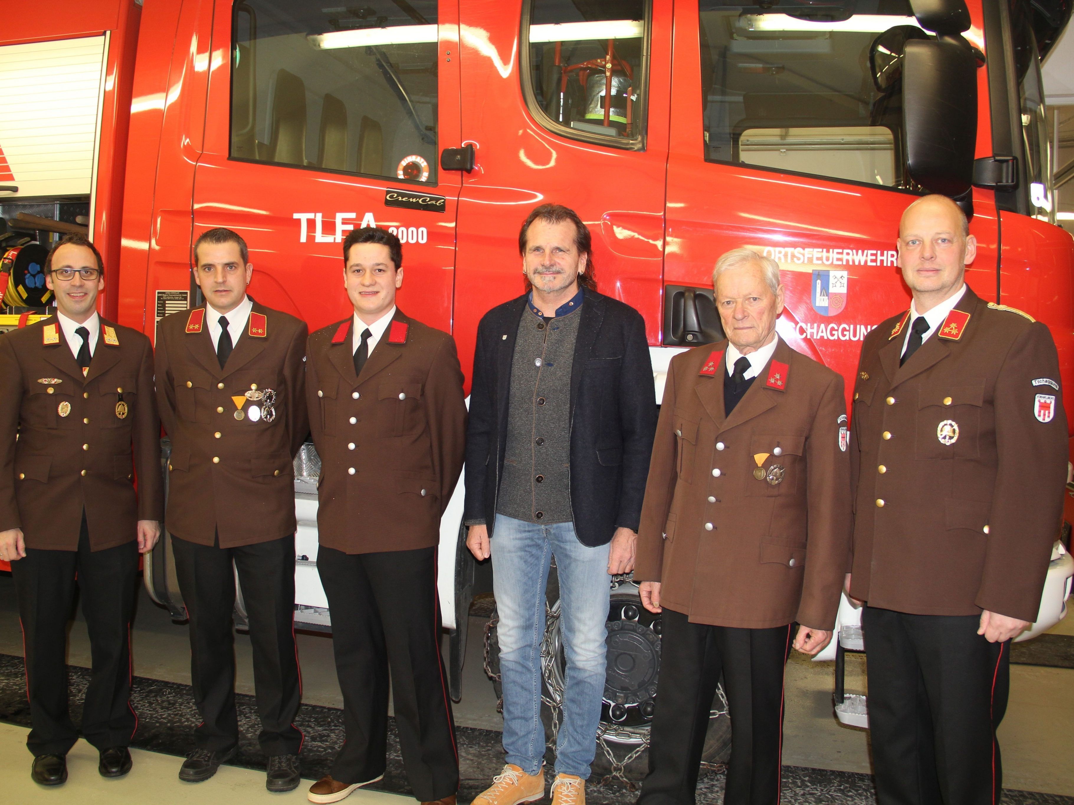 Florian Beiser, Peter Galehr, Lukas Mangeng, Bürgermeister Herbert Bitschnau, Hans Konzett und Marin Wischenbart bei der Jahreshauptversammlung Florian Beiser, Peter Galehr, Lukas Mangeng, Bürgermeister Herbert Bitschnau, Hans Konzett und Marin Wischenbart bei der Jahreshauptversammlung