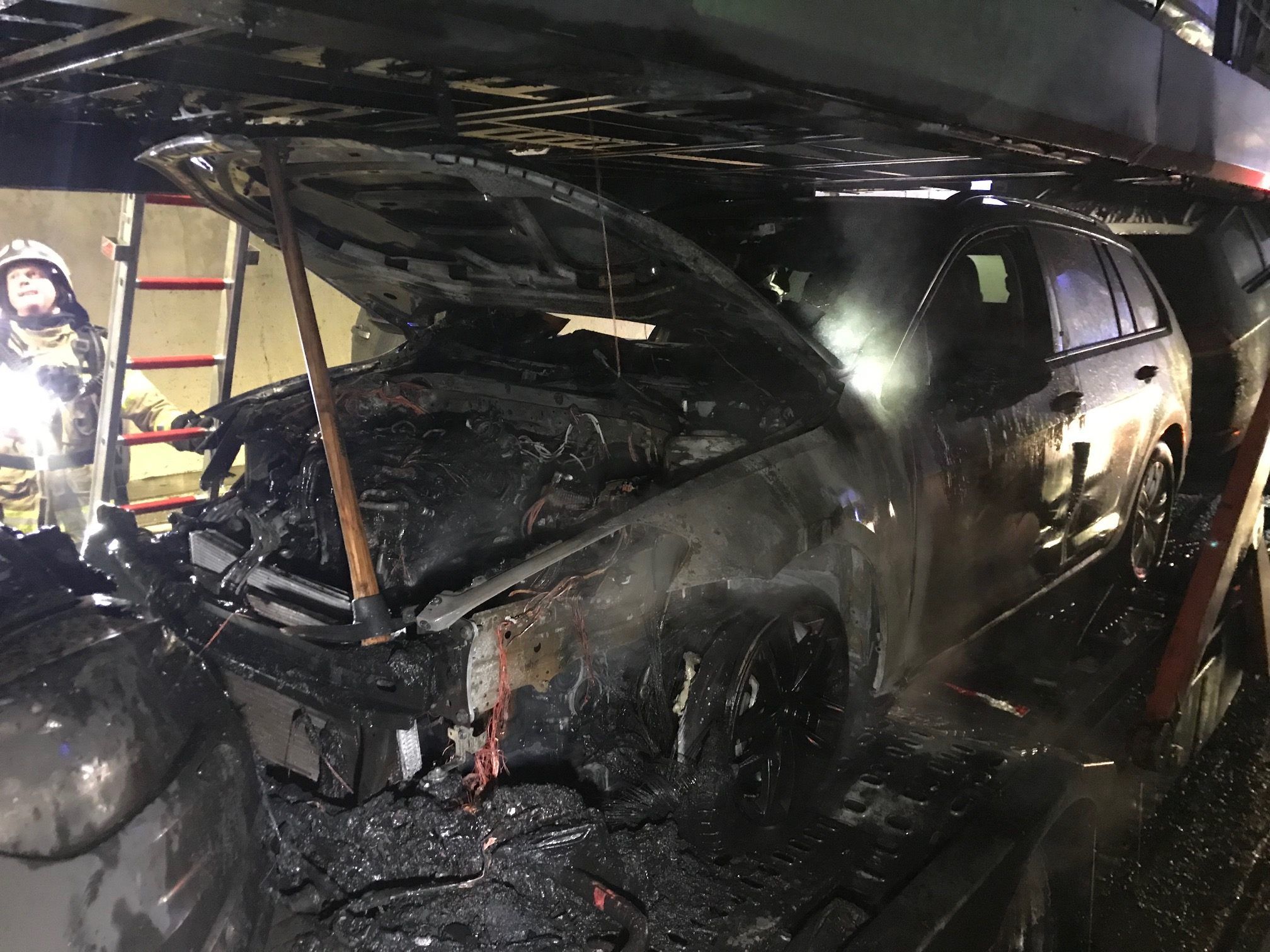Im Arlbergtunnel brach am Dienstagnachmittag ein Feuer aus. Im Arlbergtunnel brach am Dienstagnachmittag ein Feuer aus.