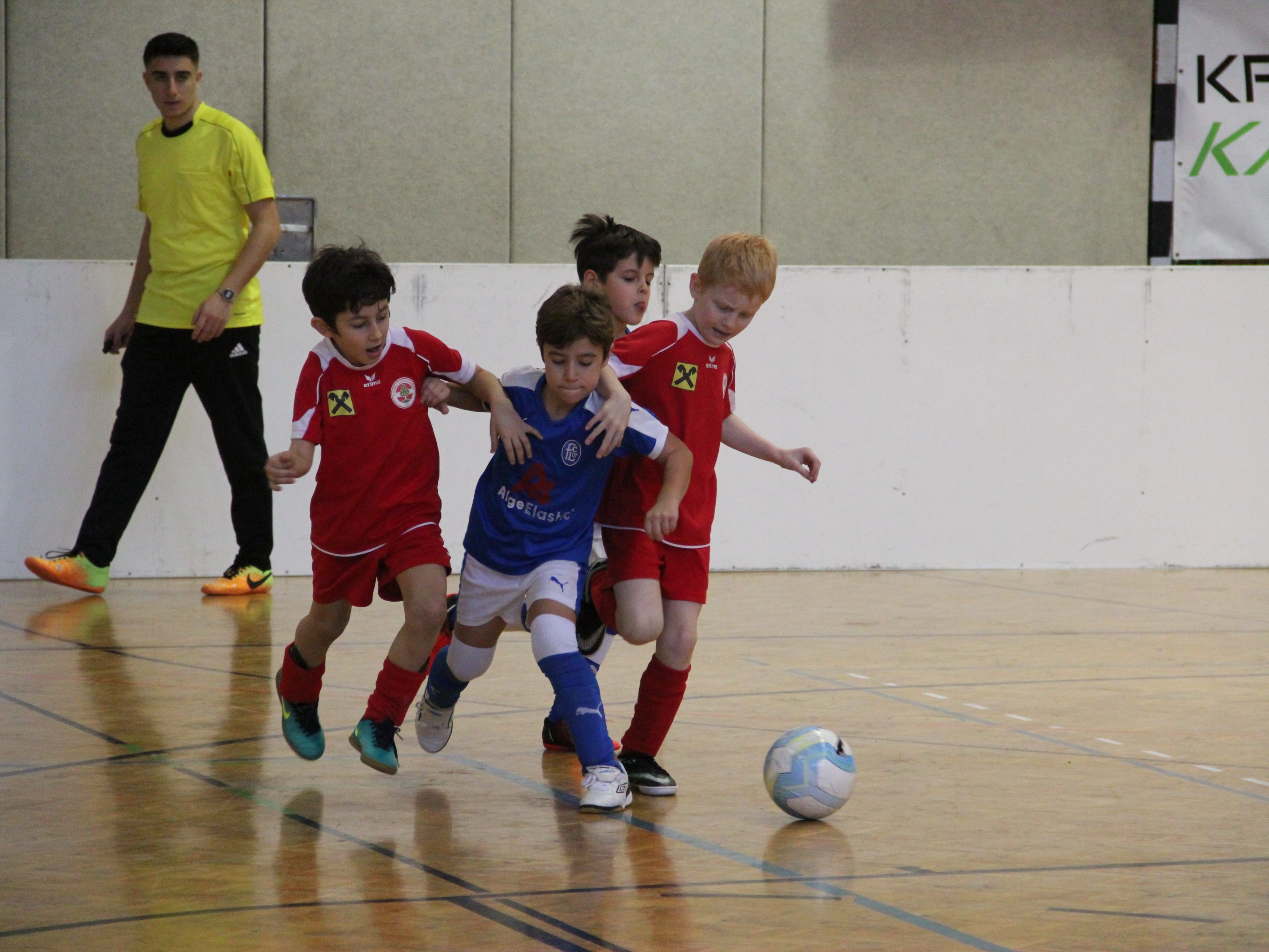 Am kommenden Wochenende dreht sich in der Lustenauer Gymnasiumhalle wieder alles um Nachwuchshallenfußball. Am kommenden Wochenende dreht sich in der Lustenauer Gymnasiumhalle wieder alles um Nachwuchshallenfußball.