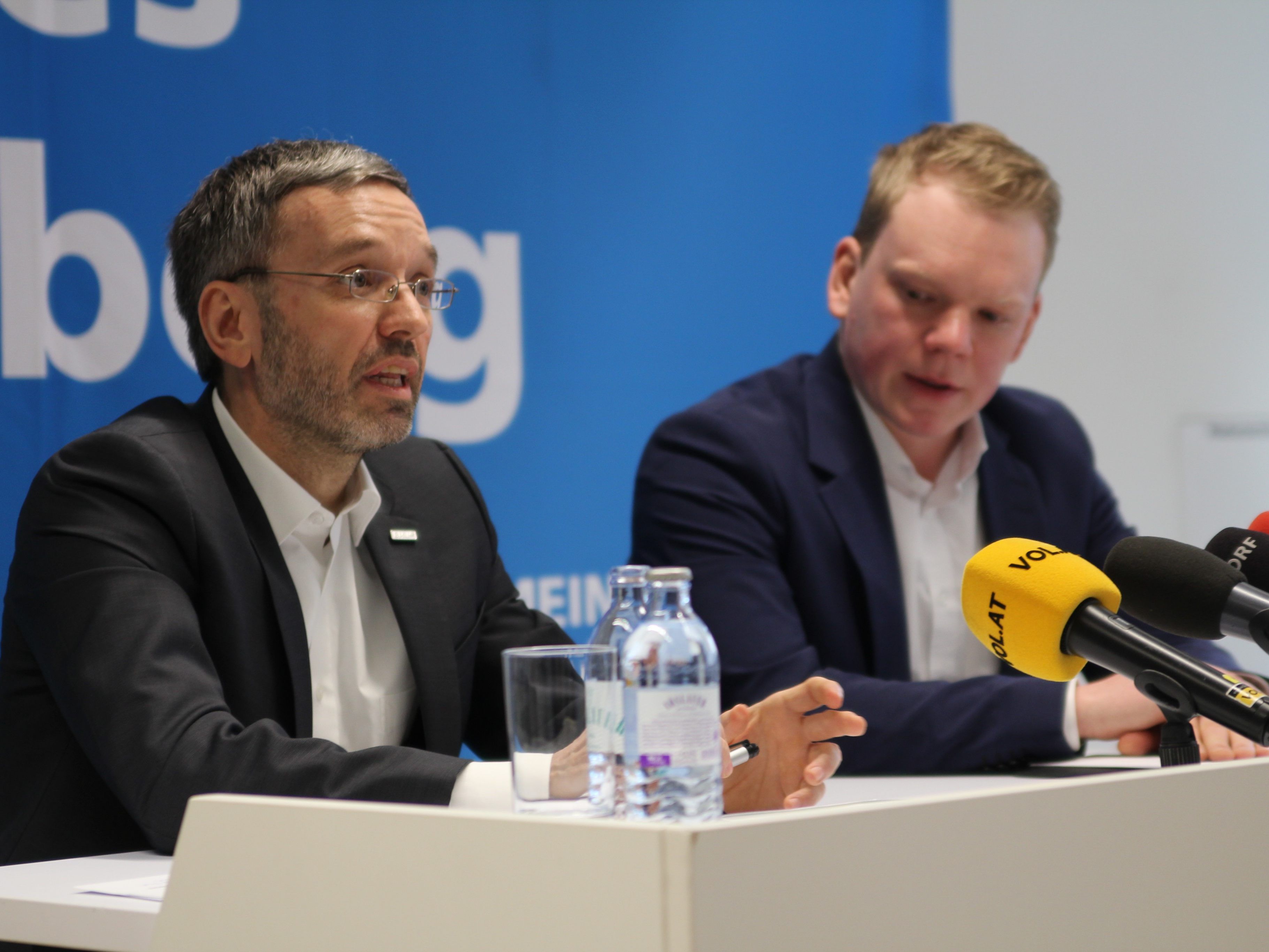 Bundesinnenminister Herbert Kickl stellt sich schützend vor die Polizeibeamten. Bundesinnenminister Herbert Kickl stellt sich schützend vor die Polizeibeamten.