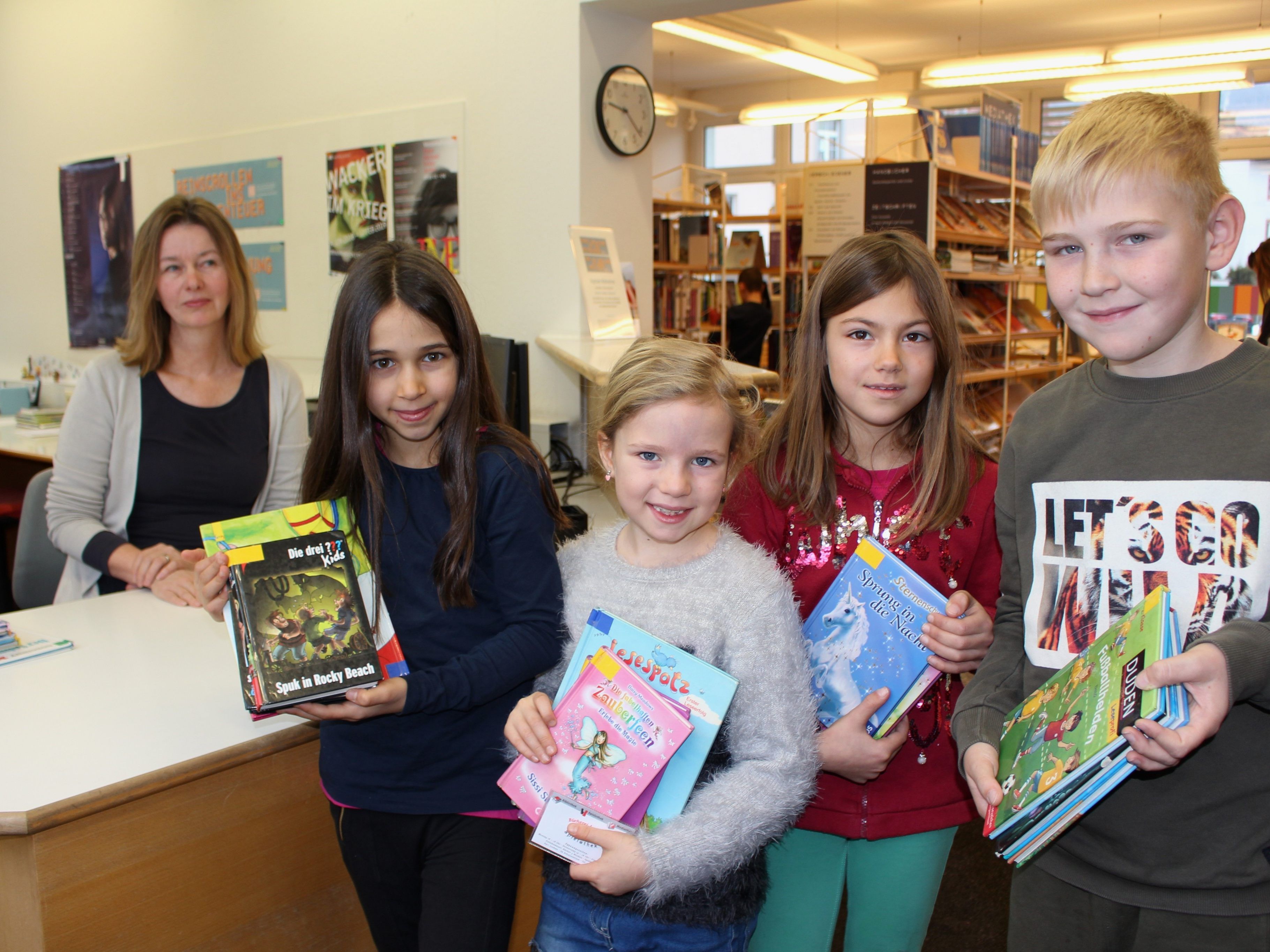 Für die Lochauer Schuljugend steht jede Woche ein Besuch der „Zentralen Schulbibliothek“ auf dem Stundenplan, denn Bücher und Spiele fördern die Lese- und Sprachkompetenz.