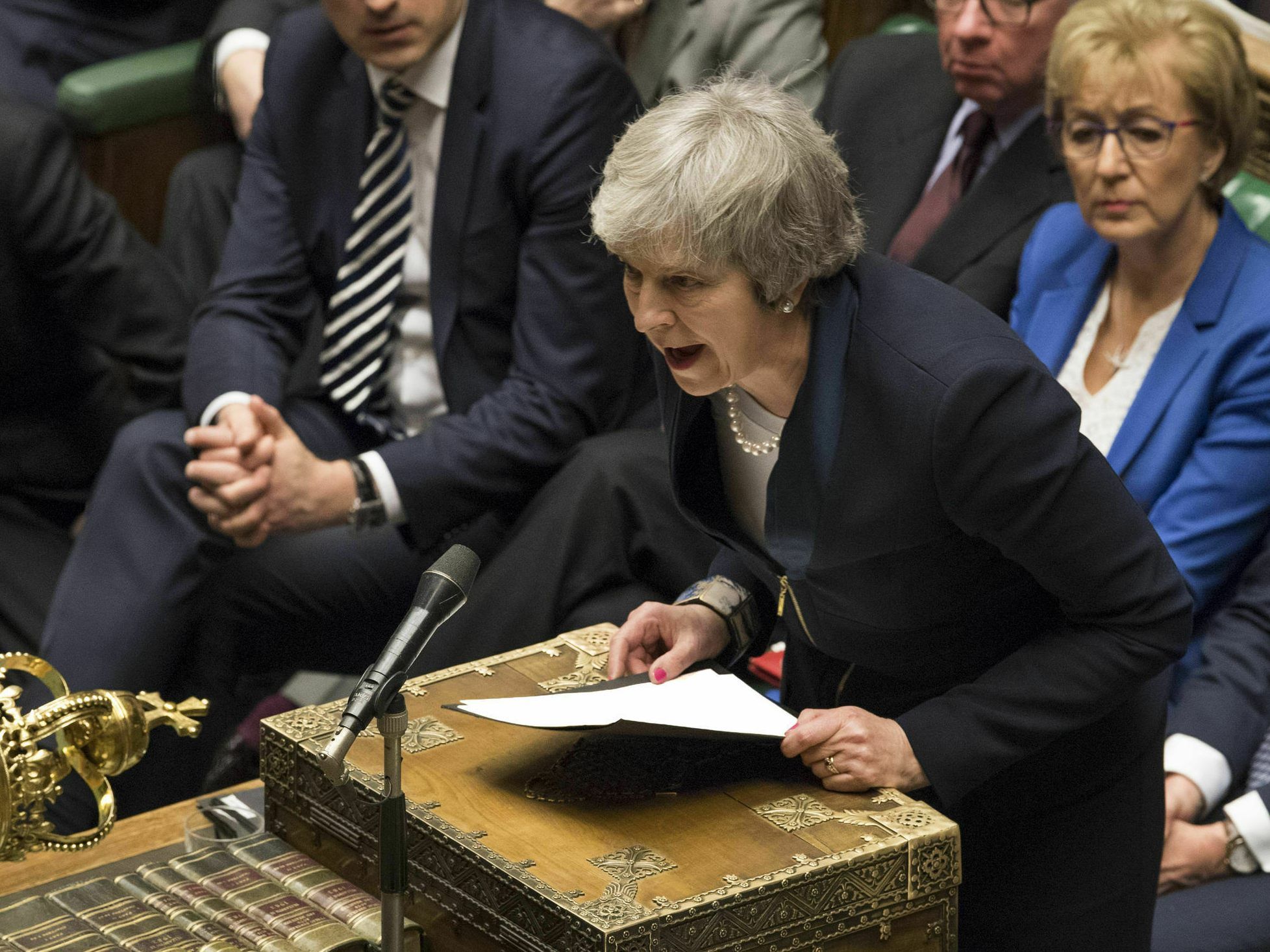 Premierministerin Theresa May spricht nach der verlorenen Brexit-Abstimmung im britischen Parlament.