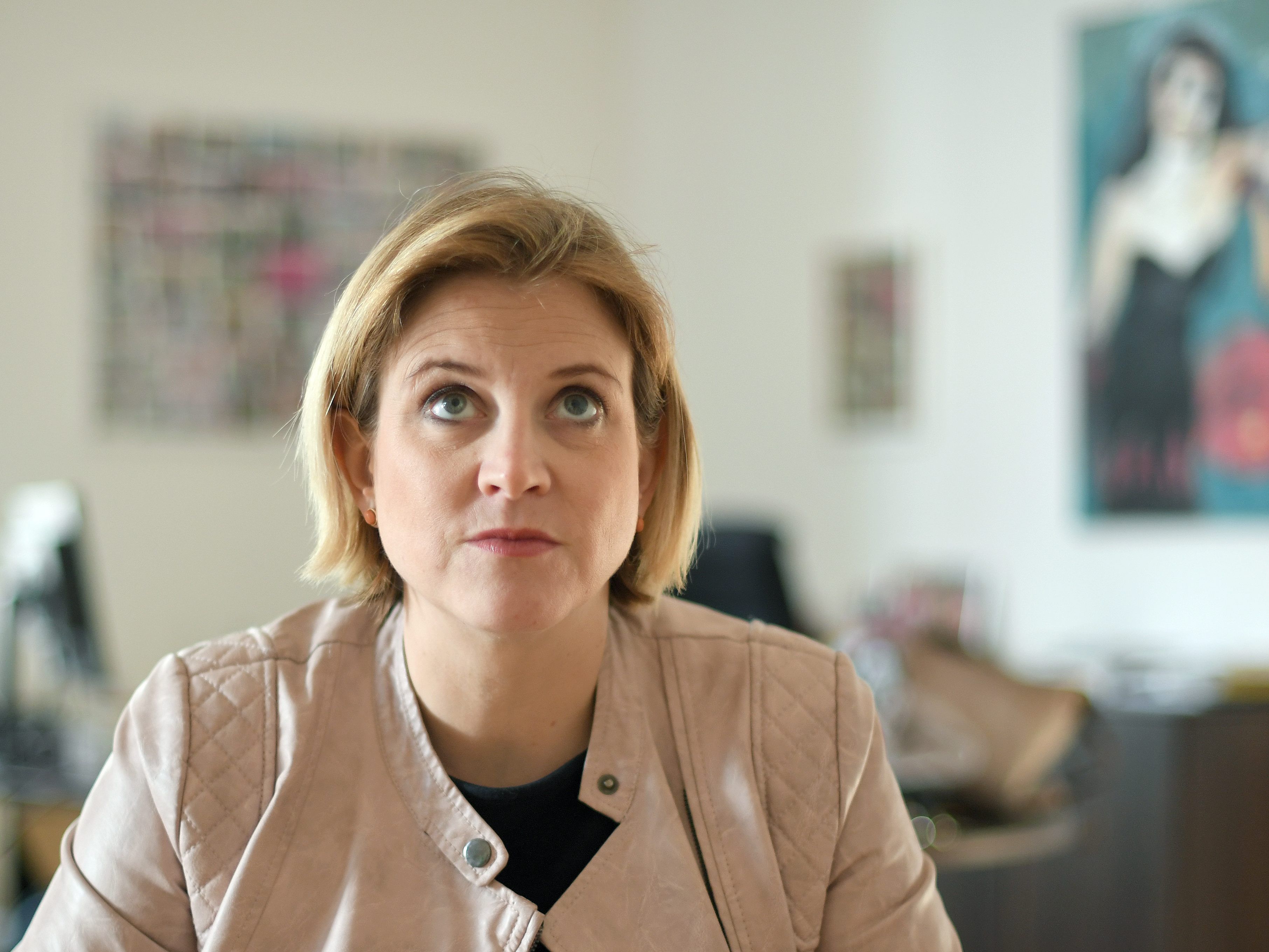 Die NEOS-Chefin zeigte sich empört über die jüngsten Aussagen von Innenminister Kickl. Die NEOS-Chefin zeigte sich empört über die jüngsten Aussagen von Innenminister Kickl.