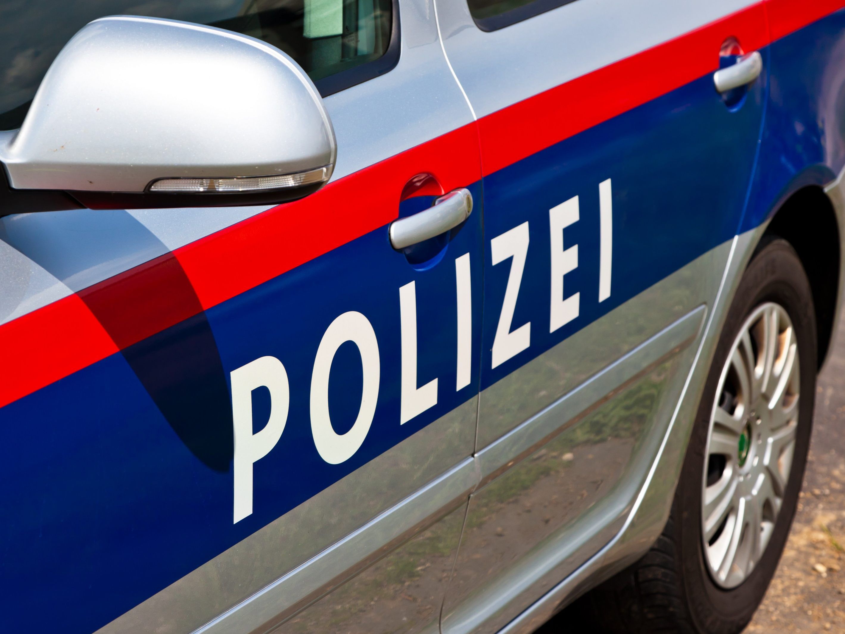 Die Polizei sucht nach den unbekannten "Sprengmeistern". Die Polizei sucht nach den unbekannten "Sprengmeistern".