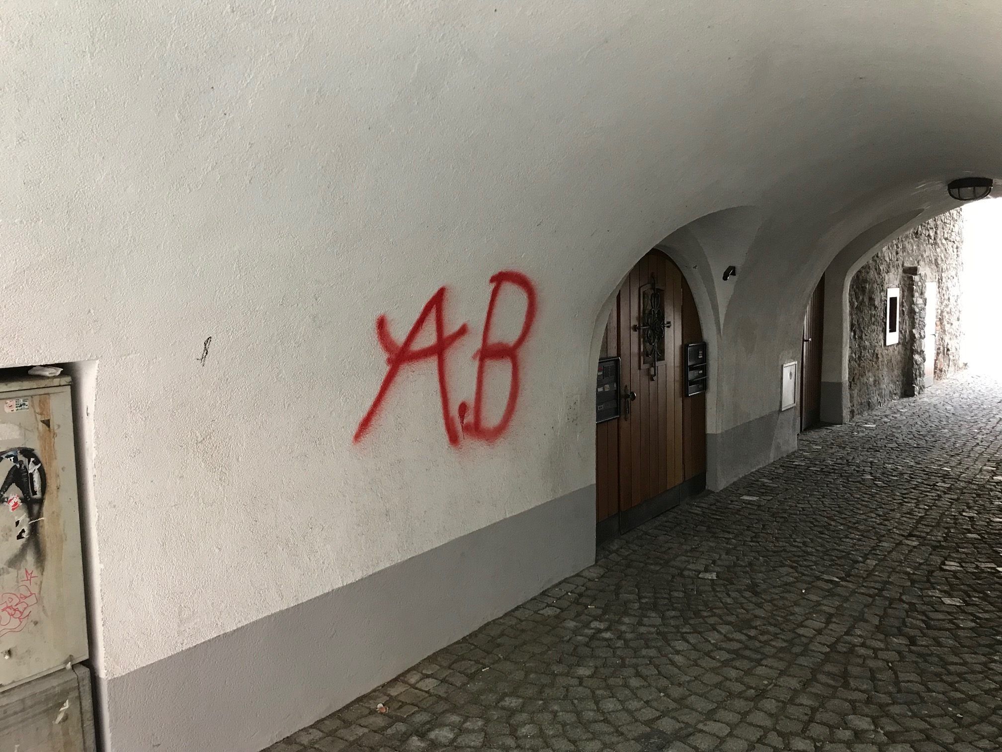 Die Polizei bittet um Hinweise.
