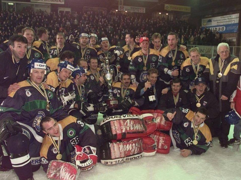 VEU Feldkirch bejubelt Sieg in der Euroliga 1998.