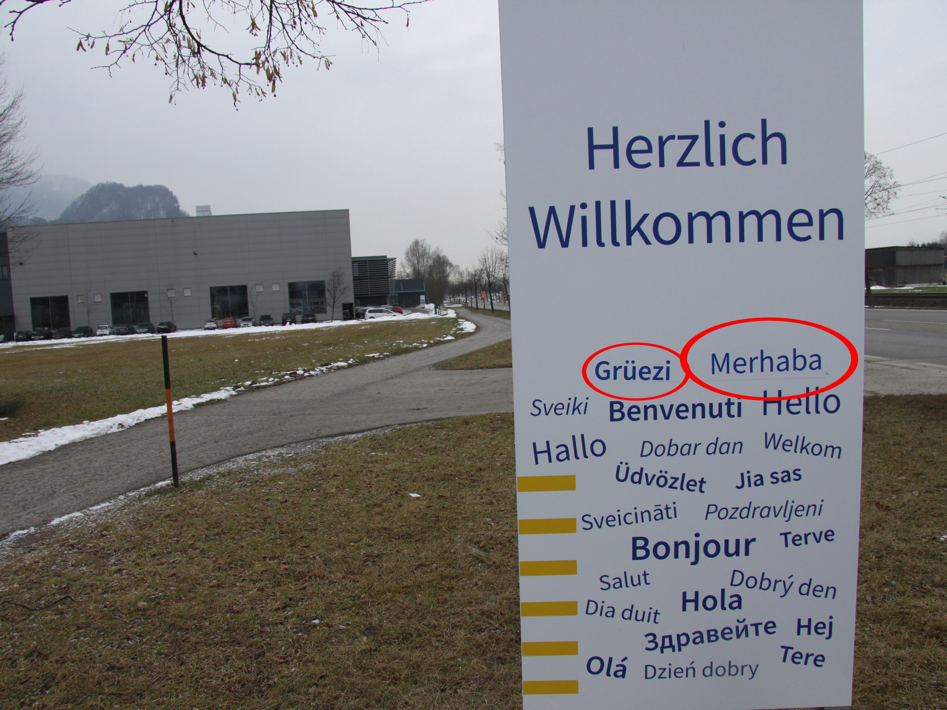 Vorher fehlten "Merhabe" und "Grüezi". Vorher fehlten "Merhabe" und "Grüezi".