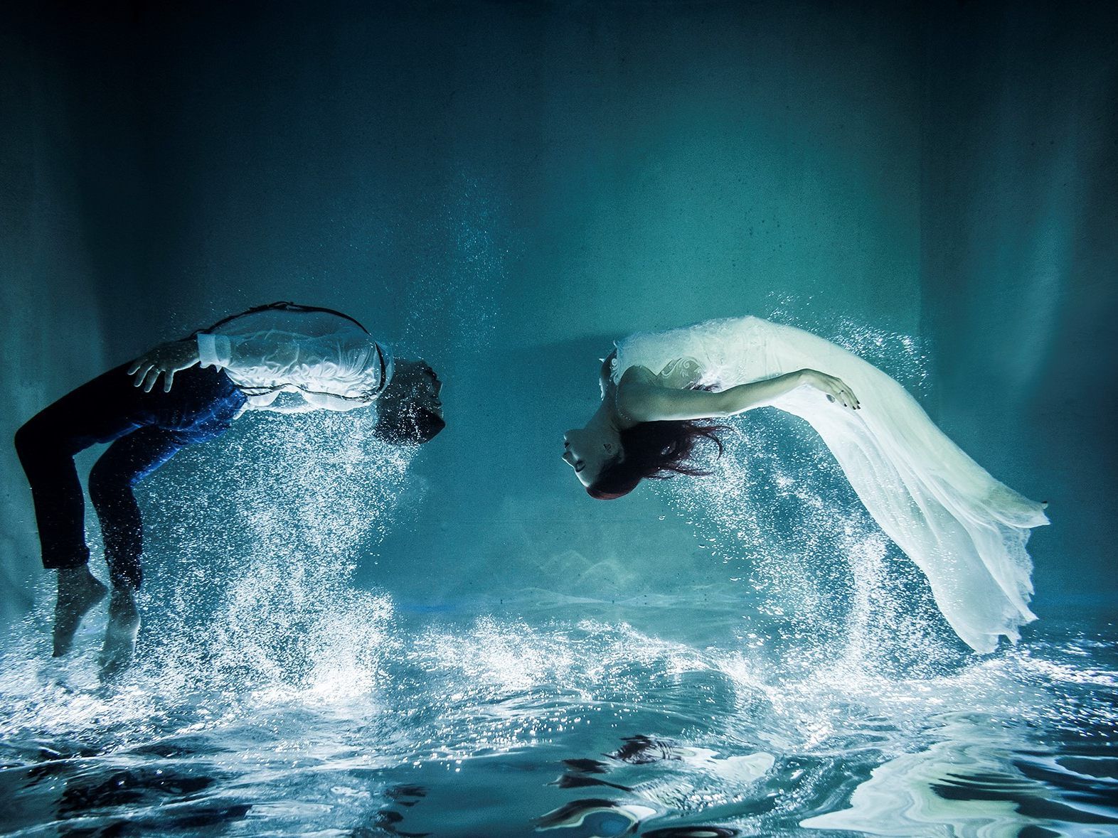 Fotografin Monika Kessler aus Meiningen wurde für dieses Unterwasser-Hochzeits-Shooting ausgezeichnet.