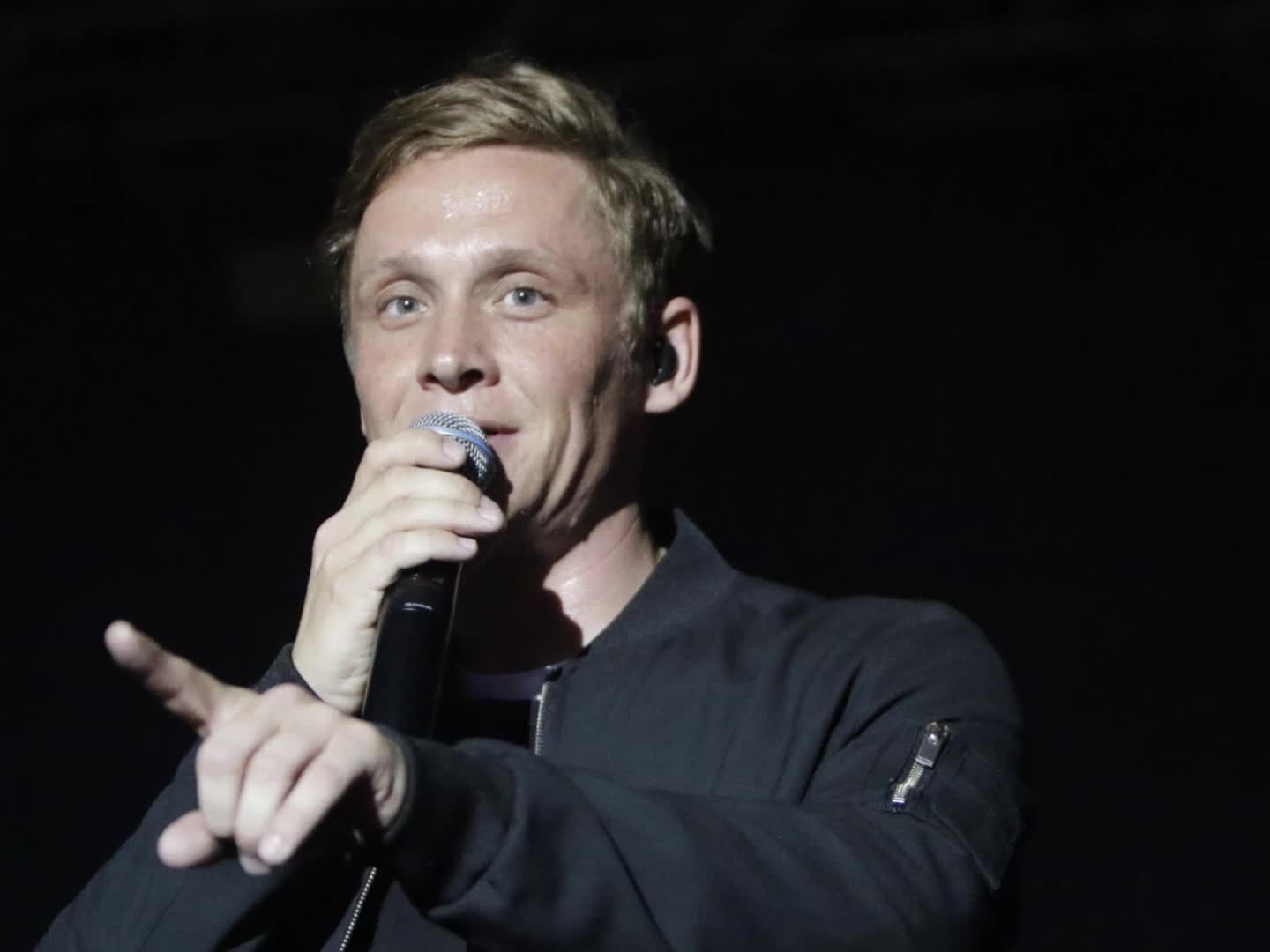 Schweighöfer musste das Konzert abbrechen. Schweighöfer musste das Konzert abbrechen.