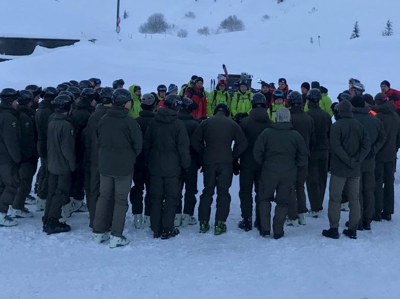 Einsatzbesprechung vor Ort