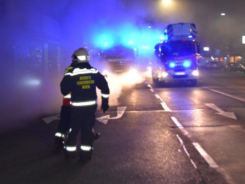 Die Feuerwehr rief Alarmstufe Zwei aus. Die Feuerwehr rief Alarmstufe Zwei aus.
