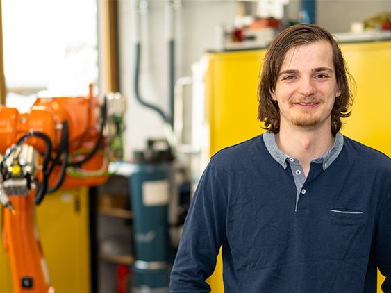 Stef den Hond: Die FH Vorarlberg lässt dich das Beste aus dir rausholen. Foto: Fabrizio Pritzi Stef den Hond: Die FH Vorarlberg lässt dich das Beste aus dir rausholen. Foto: Fabrizio Pritzi