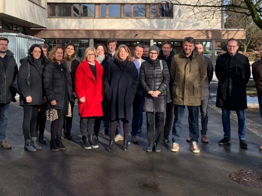 Die Jury hat sich am vergangenen Freitag konstituiert und 30 Architekten zum Wettbewerb eingeladen. Die Jury hat sich am vergangenen Freitag konstituiert und 30 Architekten zum Wettbewerb eingeladen.