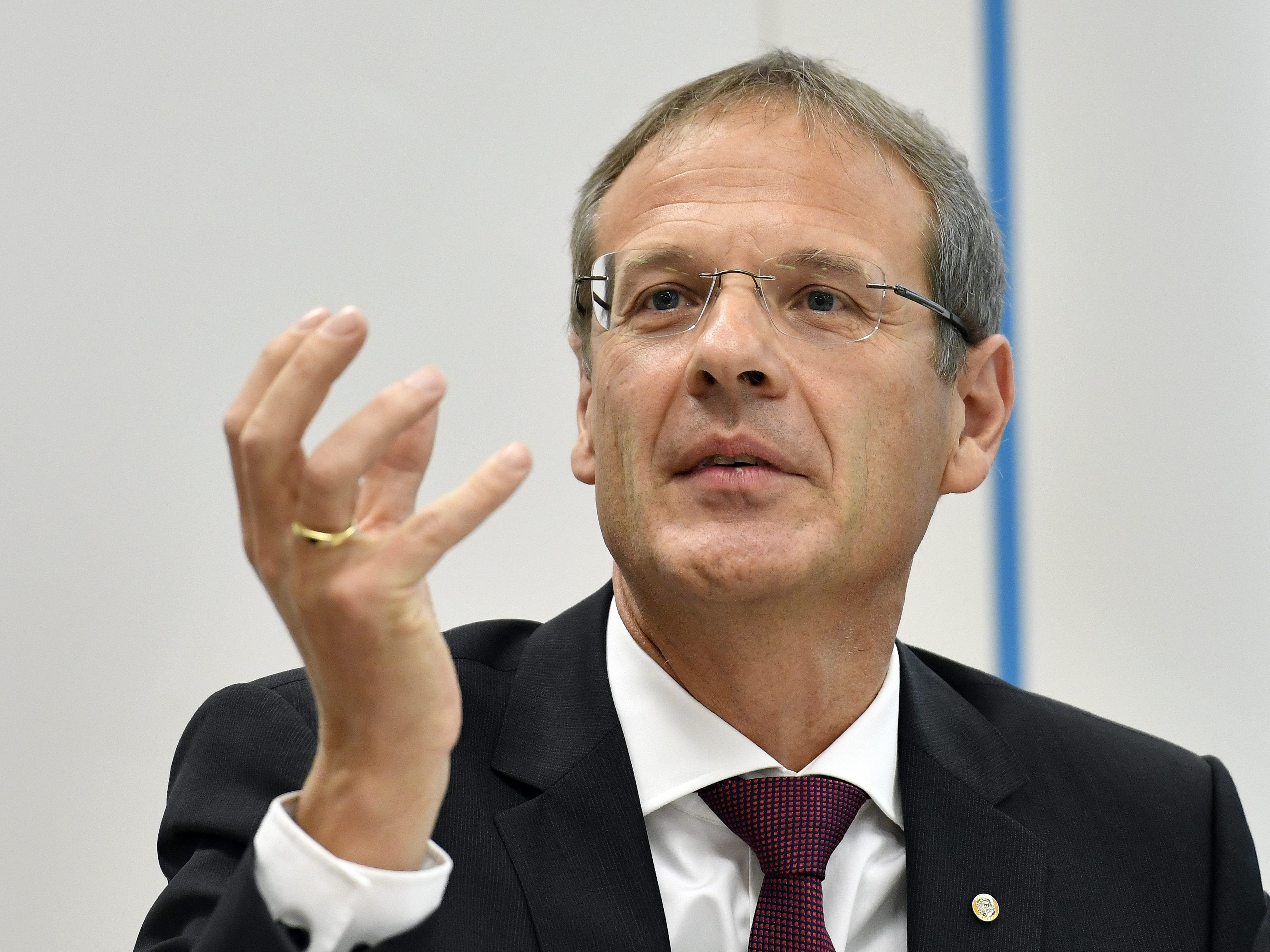 Der Europarechtler Walter Obwexer widerspricht der Ansicht, der mit der neuen Karfreitagsregelung verbundene Eingriff in den Generalkollektivvertrag wäre EU-rechtswidrig. Der Europarechtler Walter Obwexer widerspricht der Ansicht, der mit der neuen Karfreitagsregelung verbundene Eingriff in den Generalkollektivvertrag wäre EU-rechtswidrig.