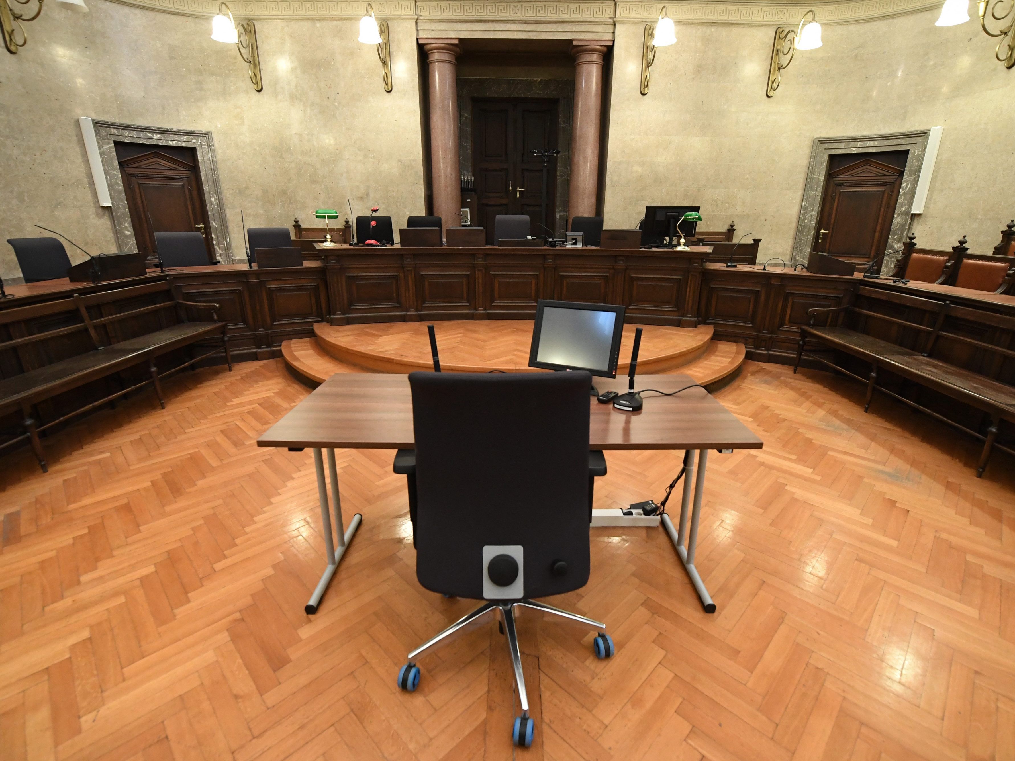 Die junge Frau erhielt eine Bewährungsstrafe. Die junge Frau erhielt eine Bewährungsstrafe.