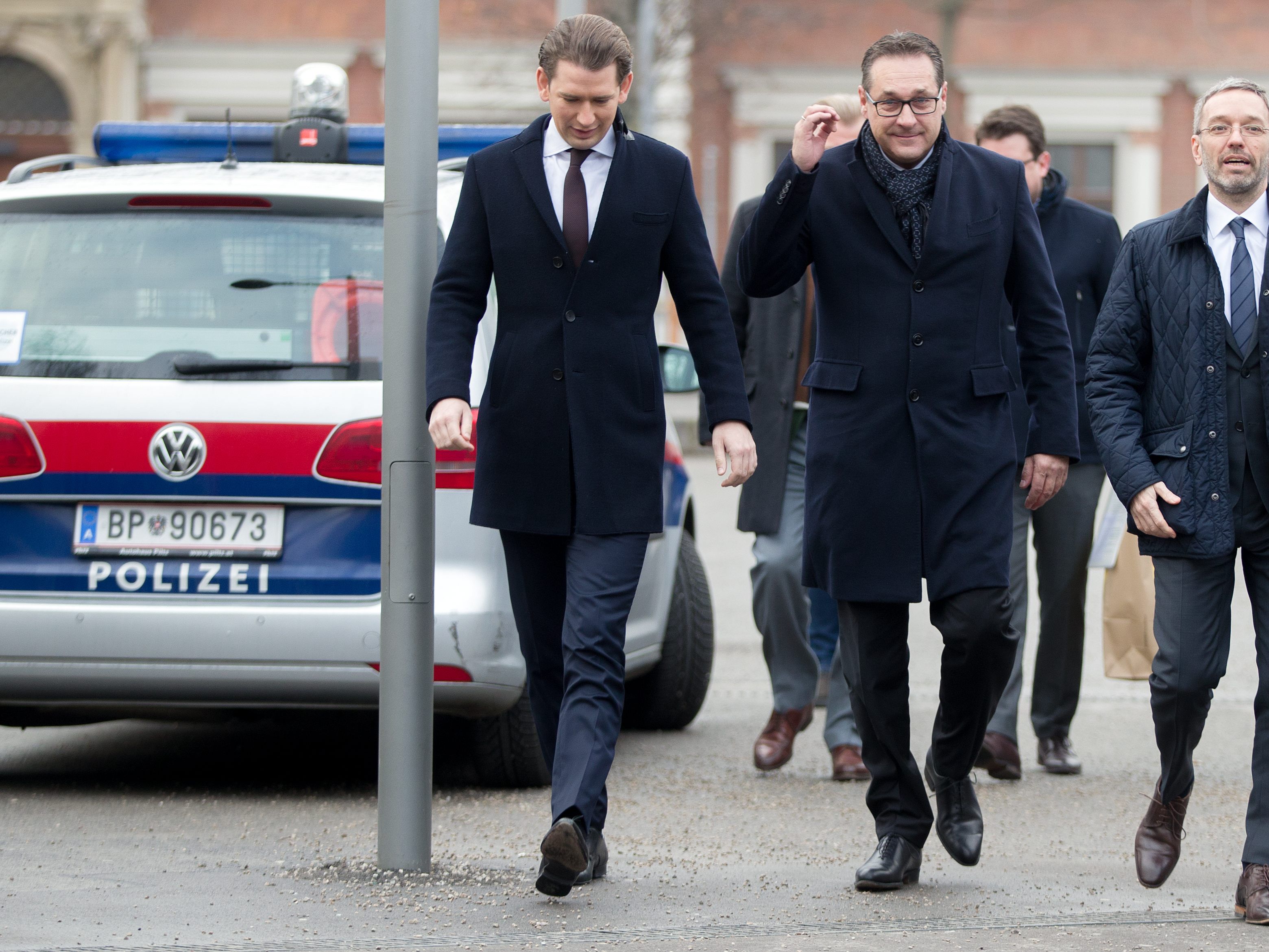 Kurz unterstützt Kickls Pläne.