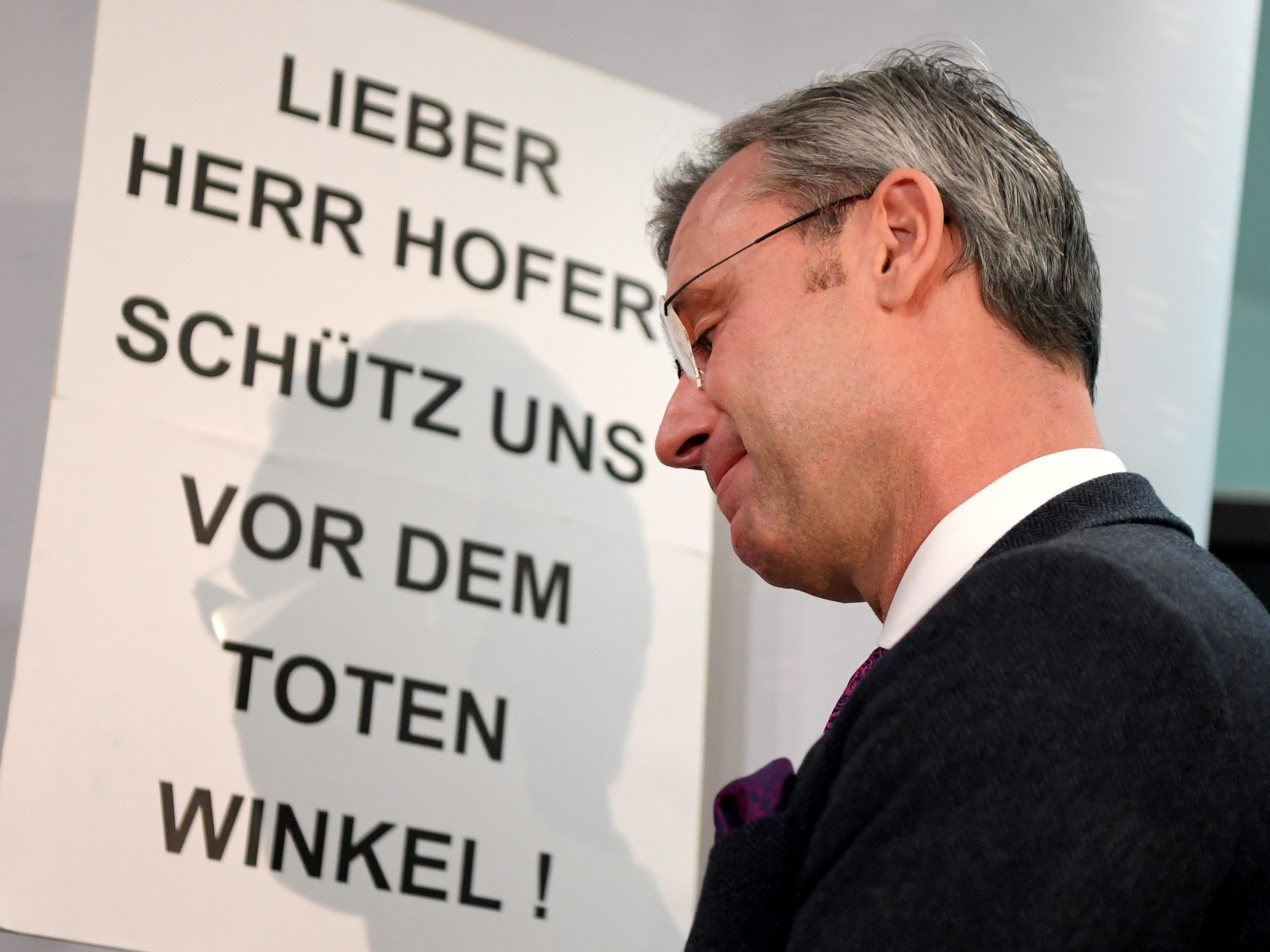 Am Dienstag fand im Verkehrsministerium ein Lkw-Sicherheitsgipfel statt.