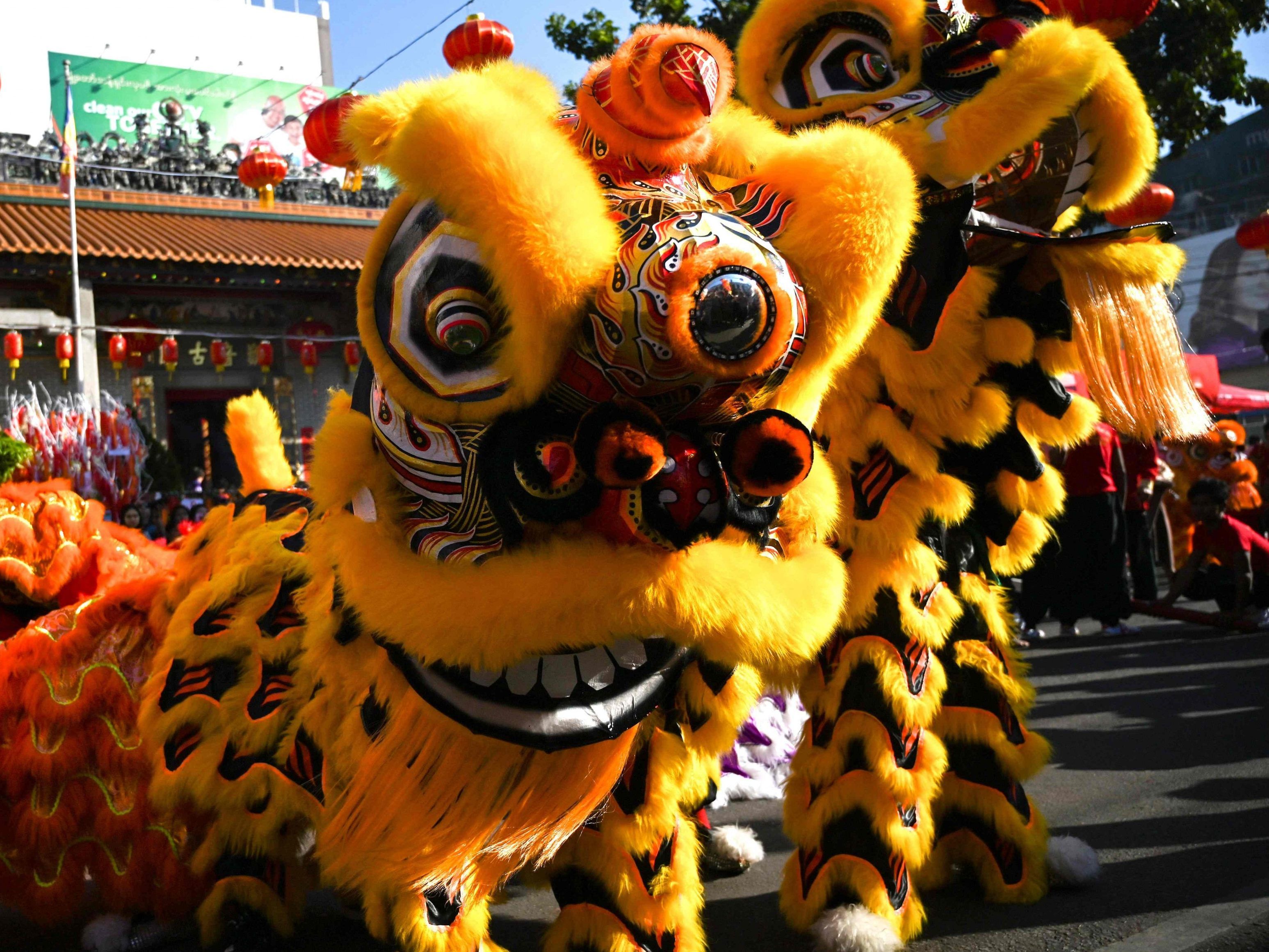 Traditionelle Löwentänzer dürfen beim chinesischen Neujahrsfest nicht fehlen.