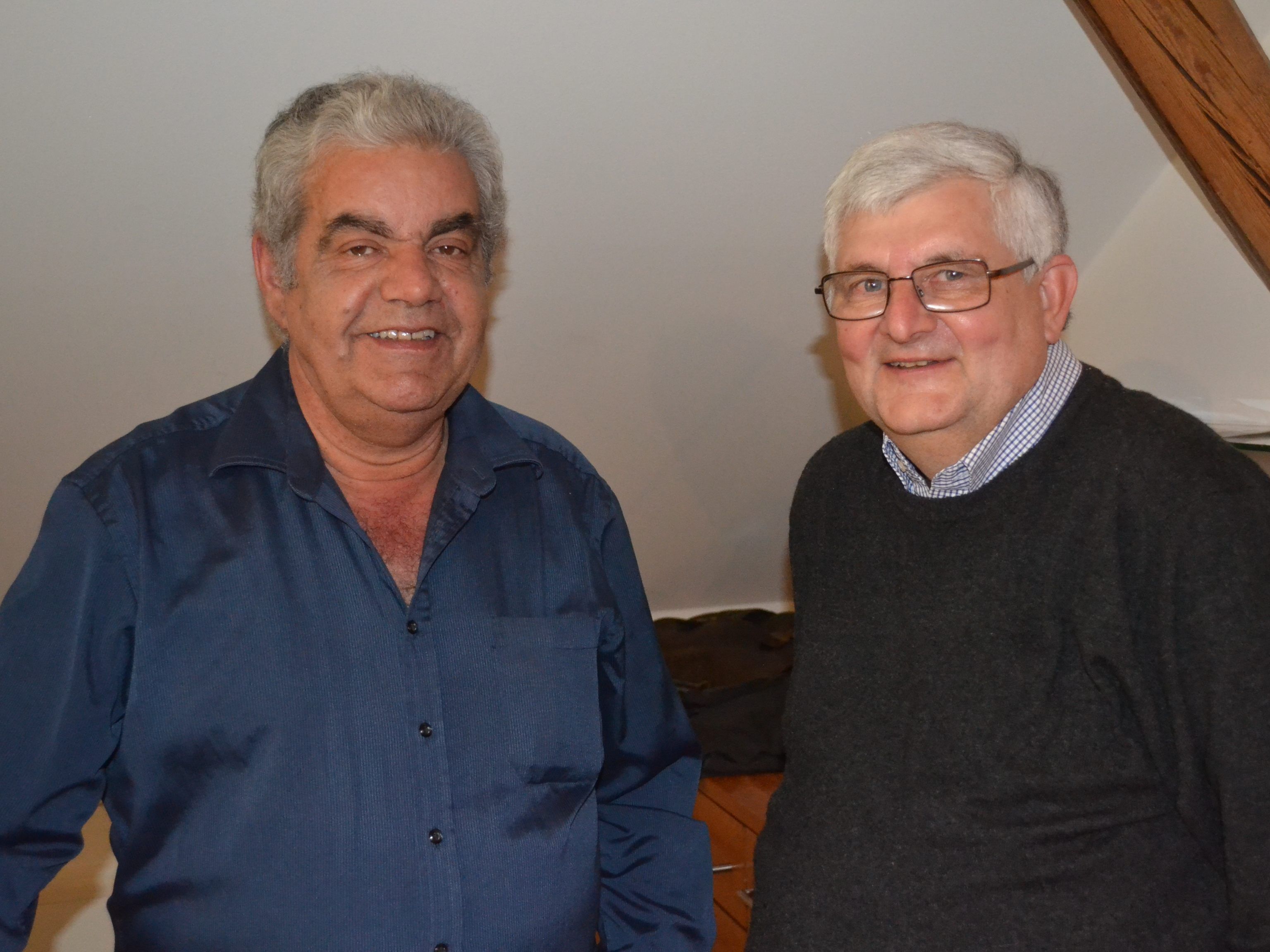 Der Nenzinger Gemeindearchivar Thomas Gamon mit Filmemacher Karl Volker Schmid. Der Nenzinger Gemeindearchivar Thomas Gamon mit Filmemacher Karl Volker Schmid.