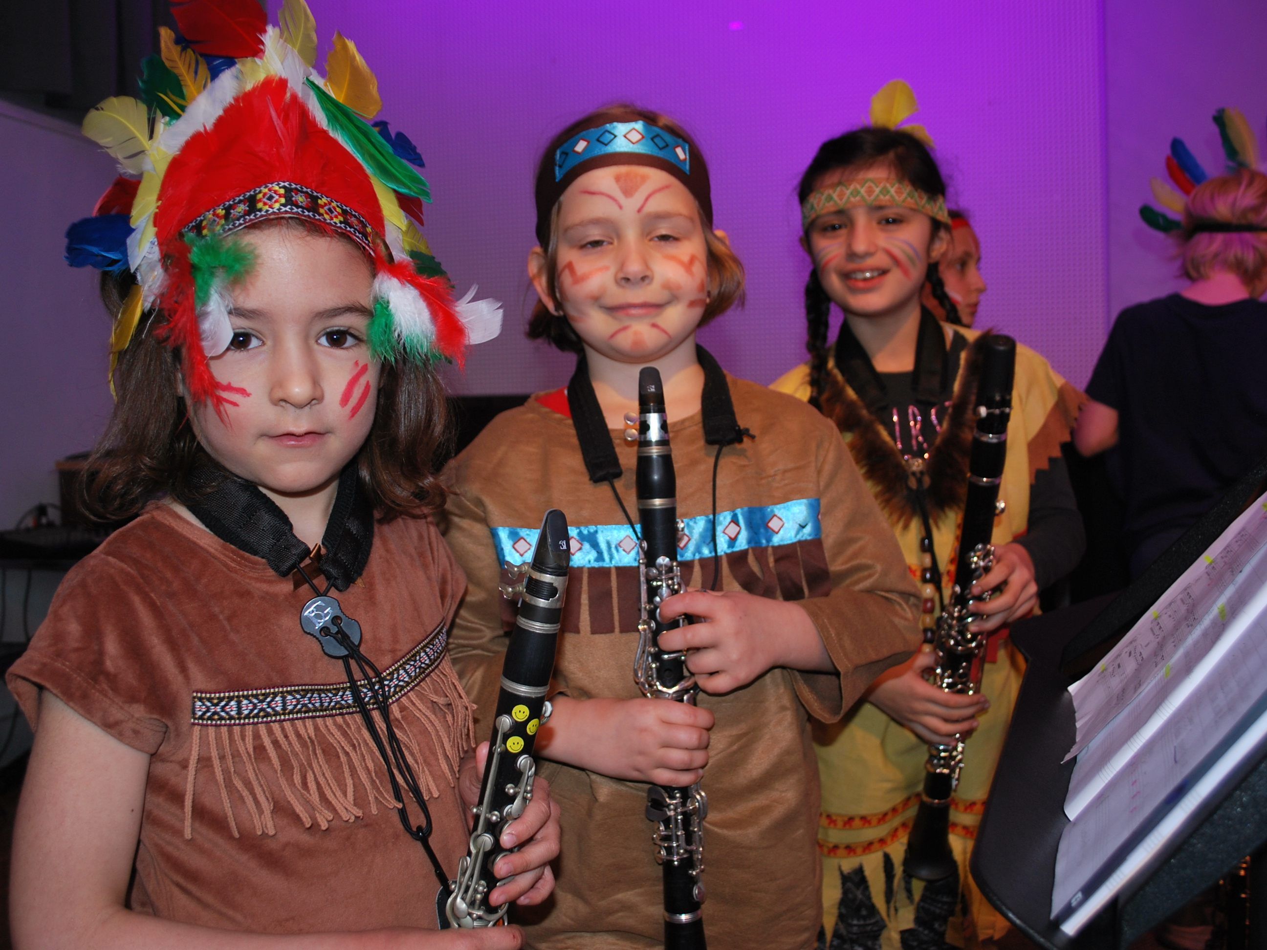 Als Mäschgerle verkleidet gaben die Schüler der Musikschule ihr Bestes. Als Mäschgerle verkleidet gaben die Schüler der Musikschule ihr Bestes.