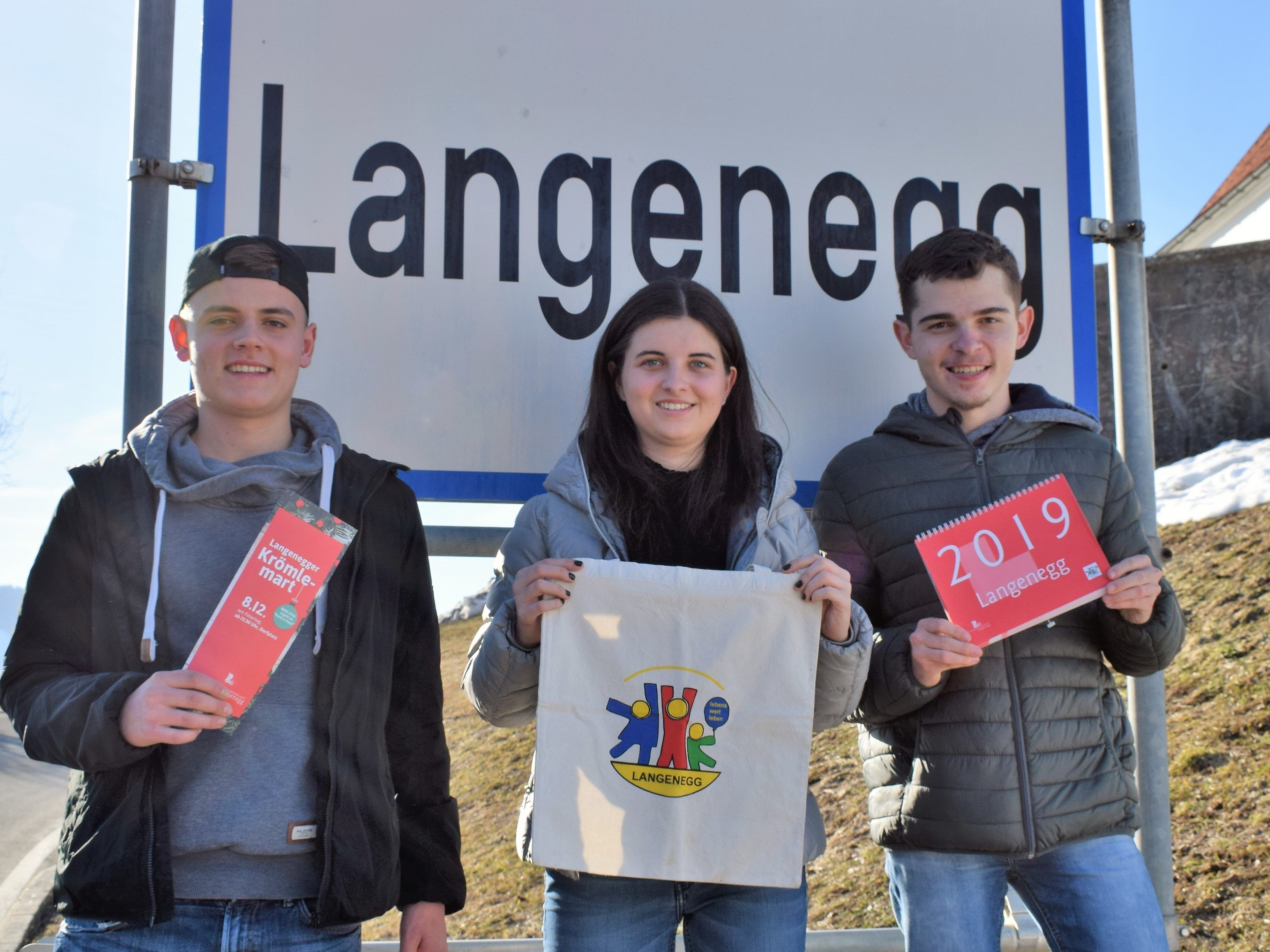 Konstantin Halder, Daniela Wüstner und Fabian Bachmann haben sich im Rahmen ihrer Diplomarbeit mit der Initiative „Lebenswert Leben in Langenegg“ beschäftigt. Konstantin Halder, Daniela Wüstner und Fabian Bachmann haben sich im Rahmen ihrer Diplomarbeit mit der Initiative „Lebenswert Leben in Langenegg“ beschäftigt.