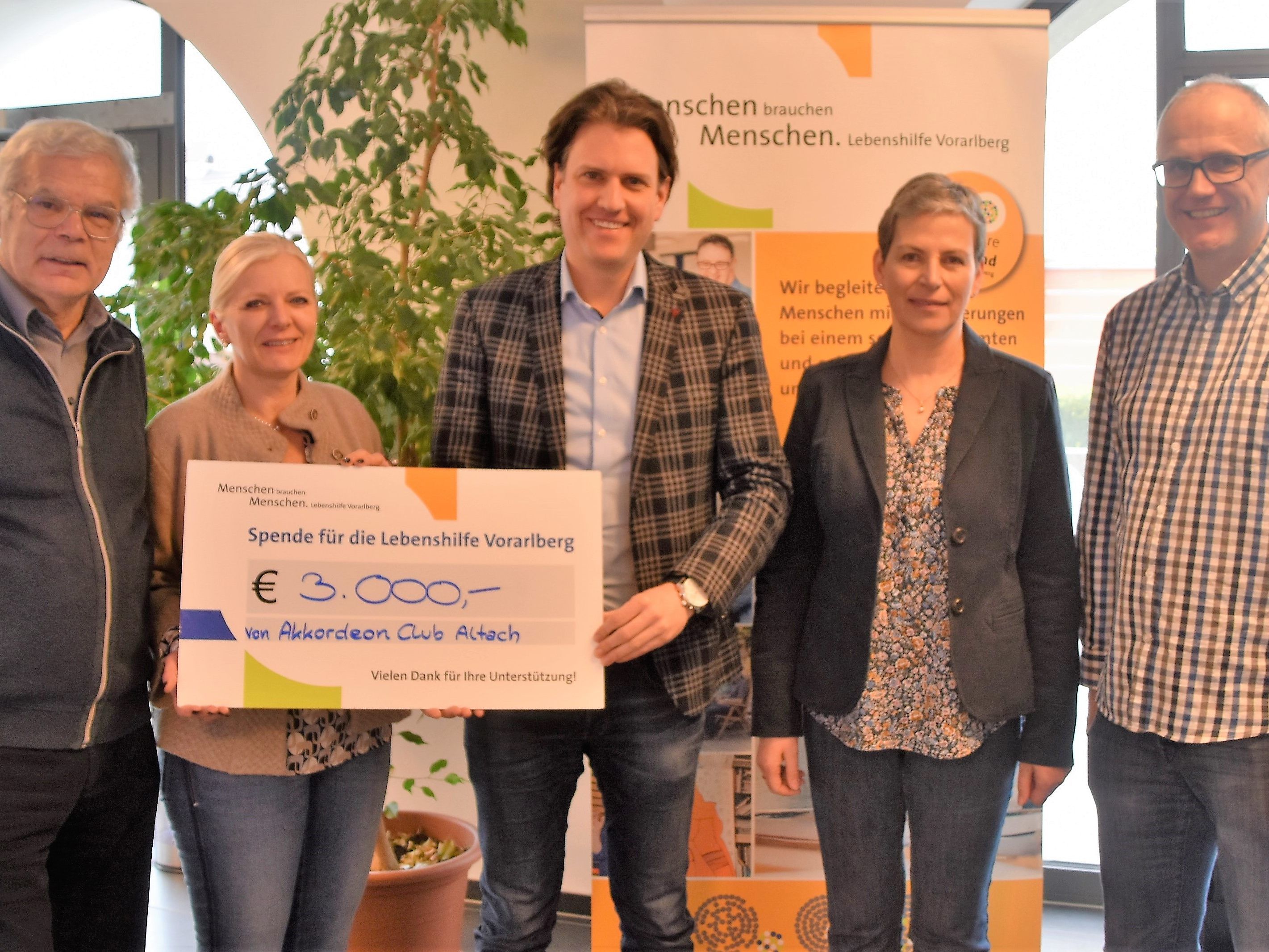 Großzügige Spende für die Lebenshilfe