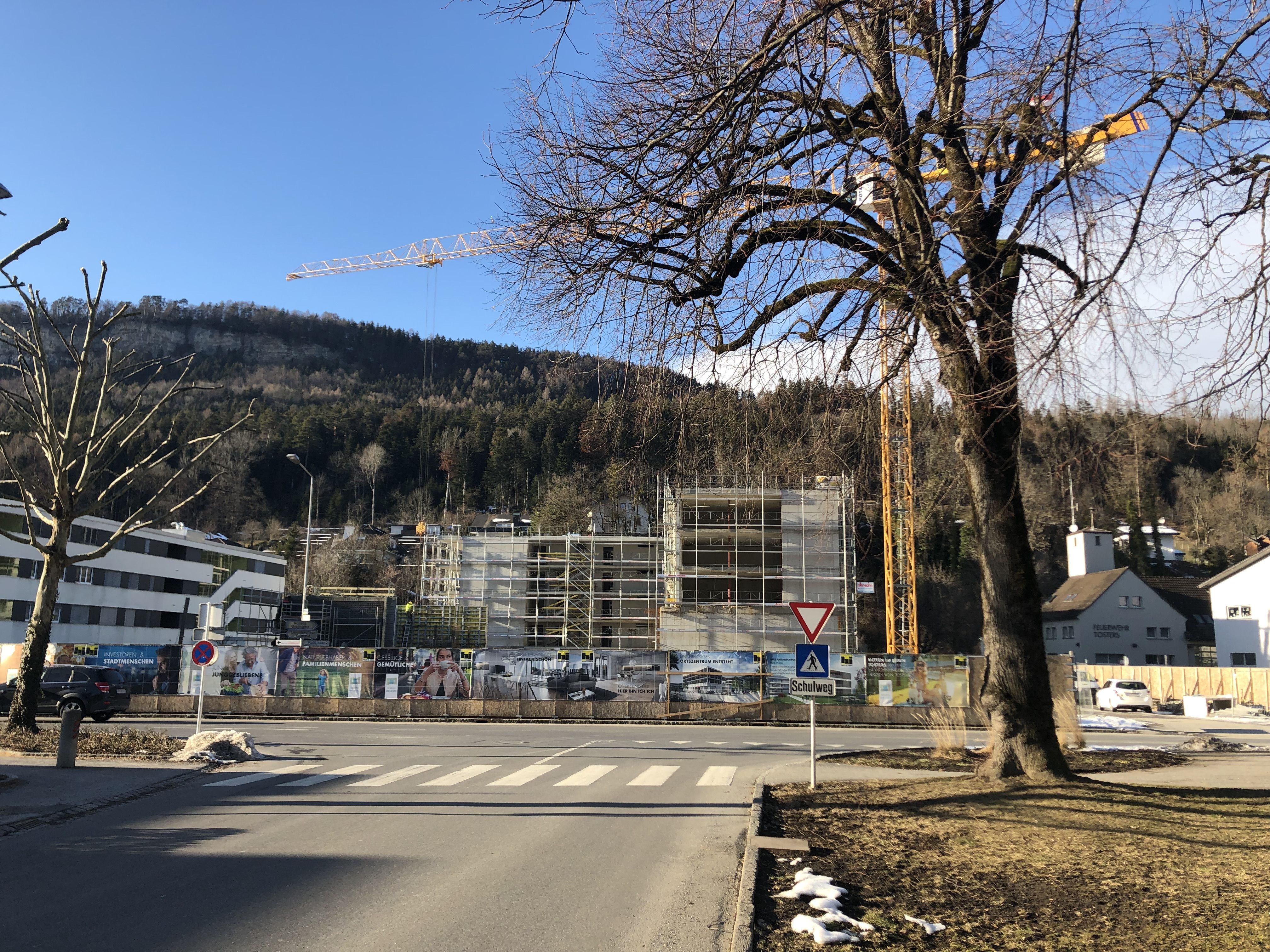 Beim Zentrumsbau "Tosters am Platz" entsteht nicht nur neuer Wohnraum. Hier könnte auch die Apotheke Platz finden.