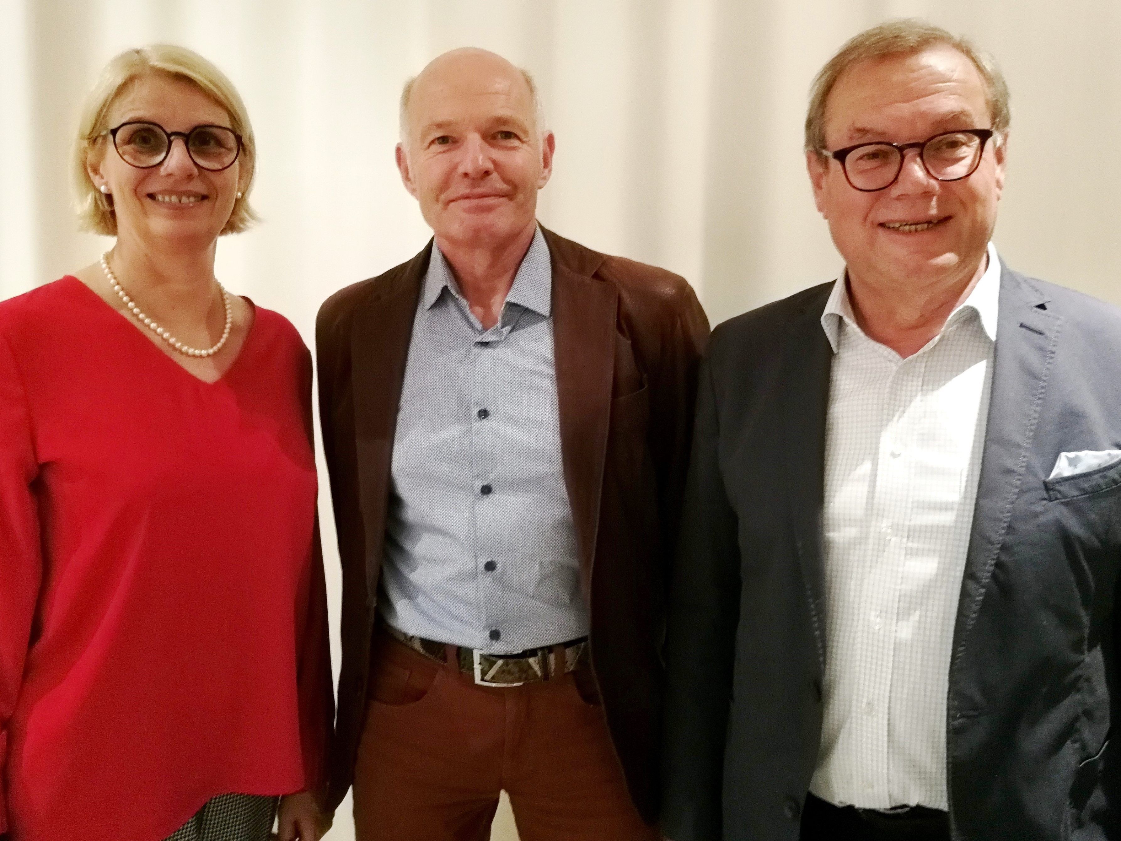 Die Leistungen von Kurt Greber (Mitte) im Bild mit Herbert Schwendinger und Gaby Wirth (Landesverband Hauskrankenpflege), wurden im Oktober 2018 bei der Ehrenamtsveranstaltung des Landes Vorarlberg gewürdigt.