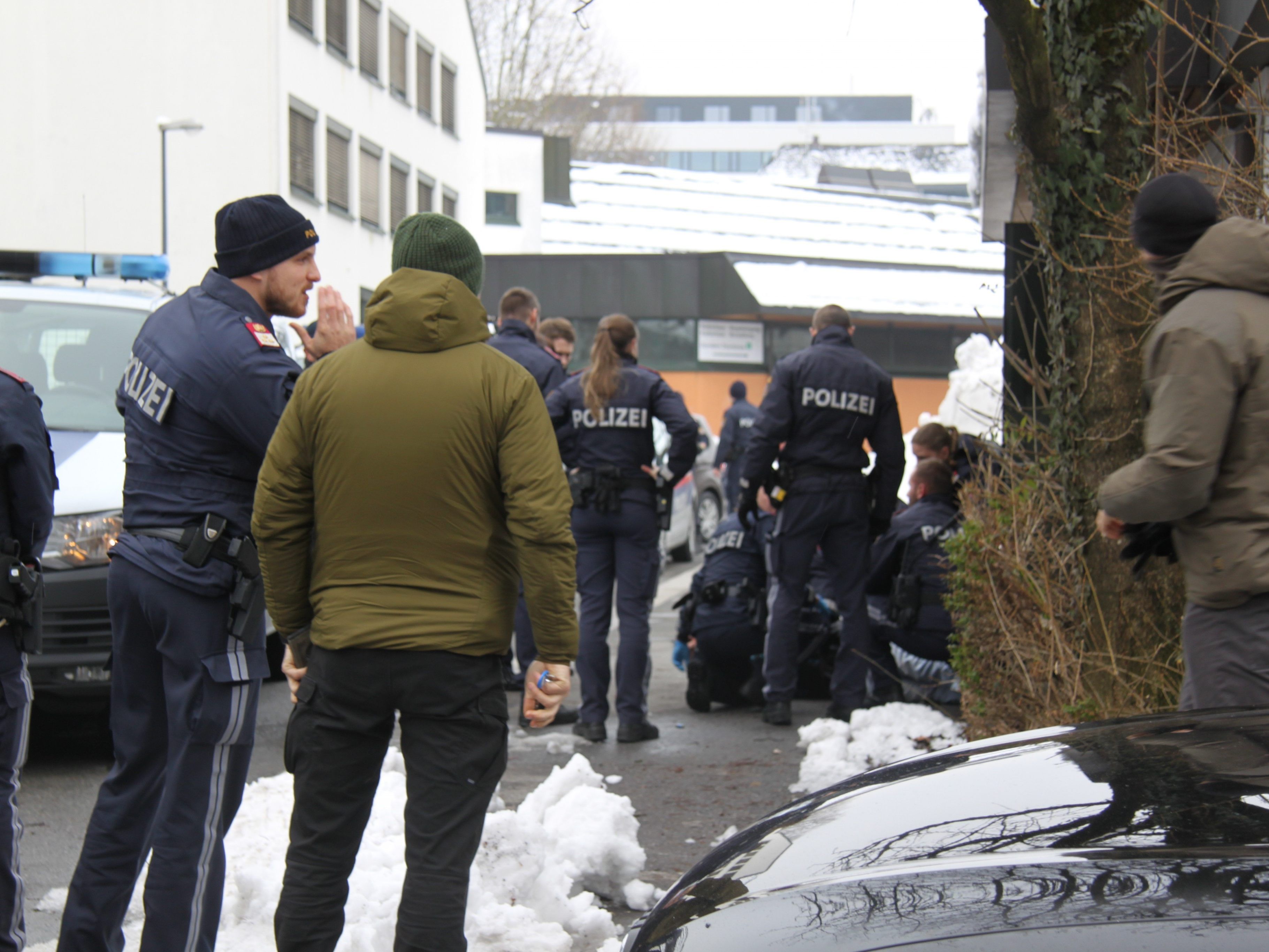 Der Verdächtige befindet sich nun in U-Haft. Der Verdächtige befindet sich nun in U-Haft.