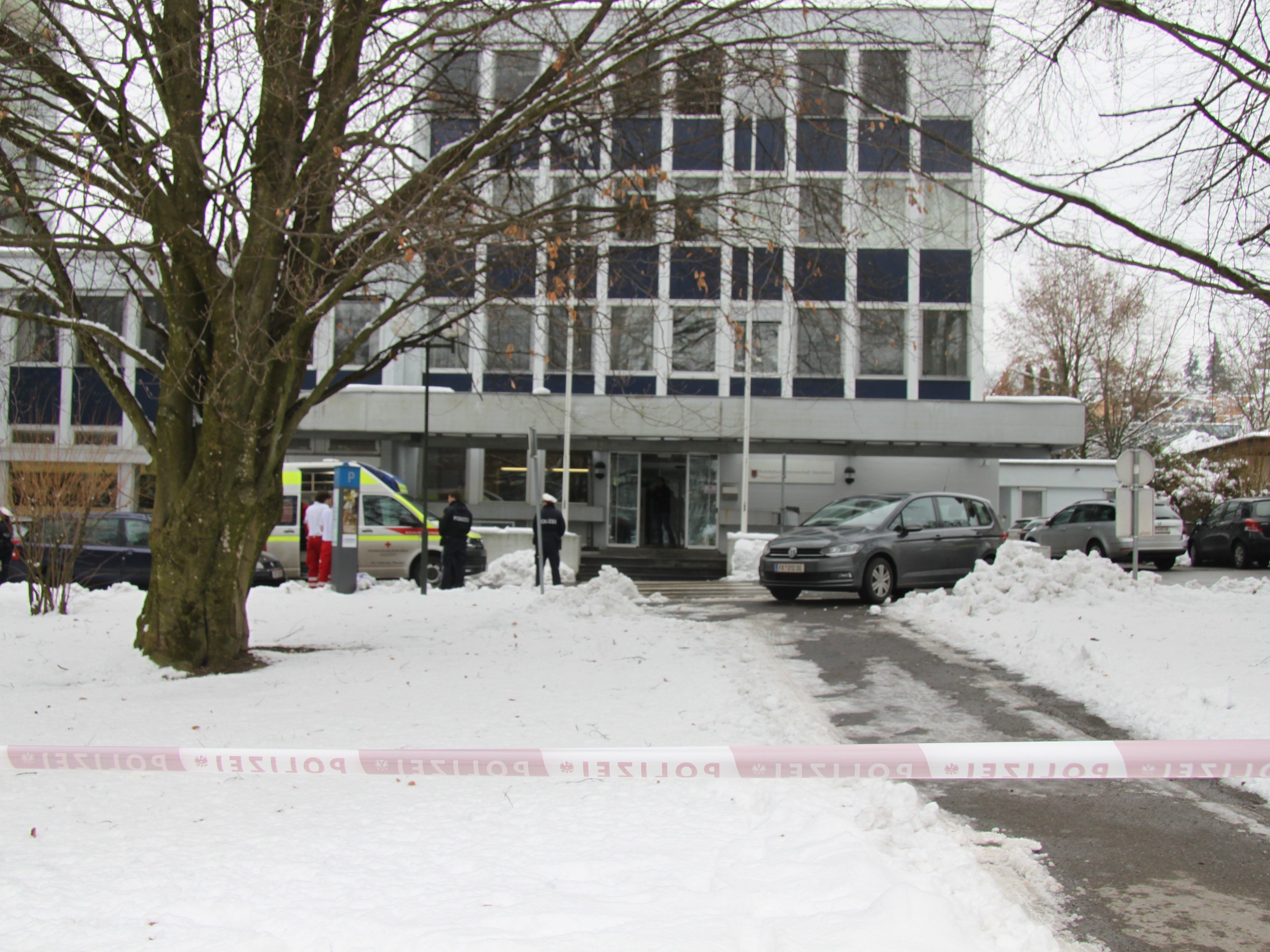 Am Mittwoch wurde der Leiter der Sozialabteilung in der BH Dornbirn tödlich verletzt. Am Mittwoch wurde der Leiter der Sozialabteilung in der BH Dornbirn tödlich verletzt.