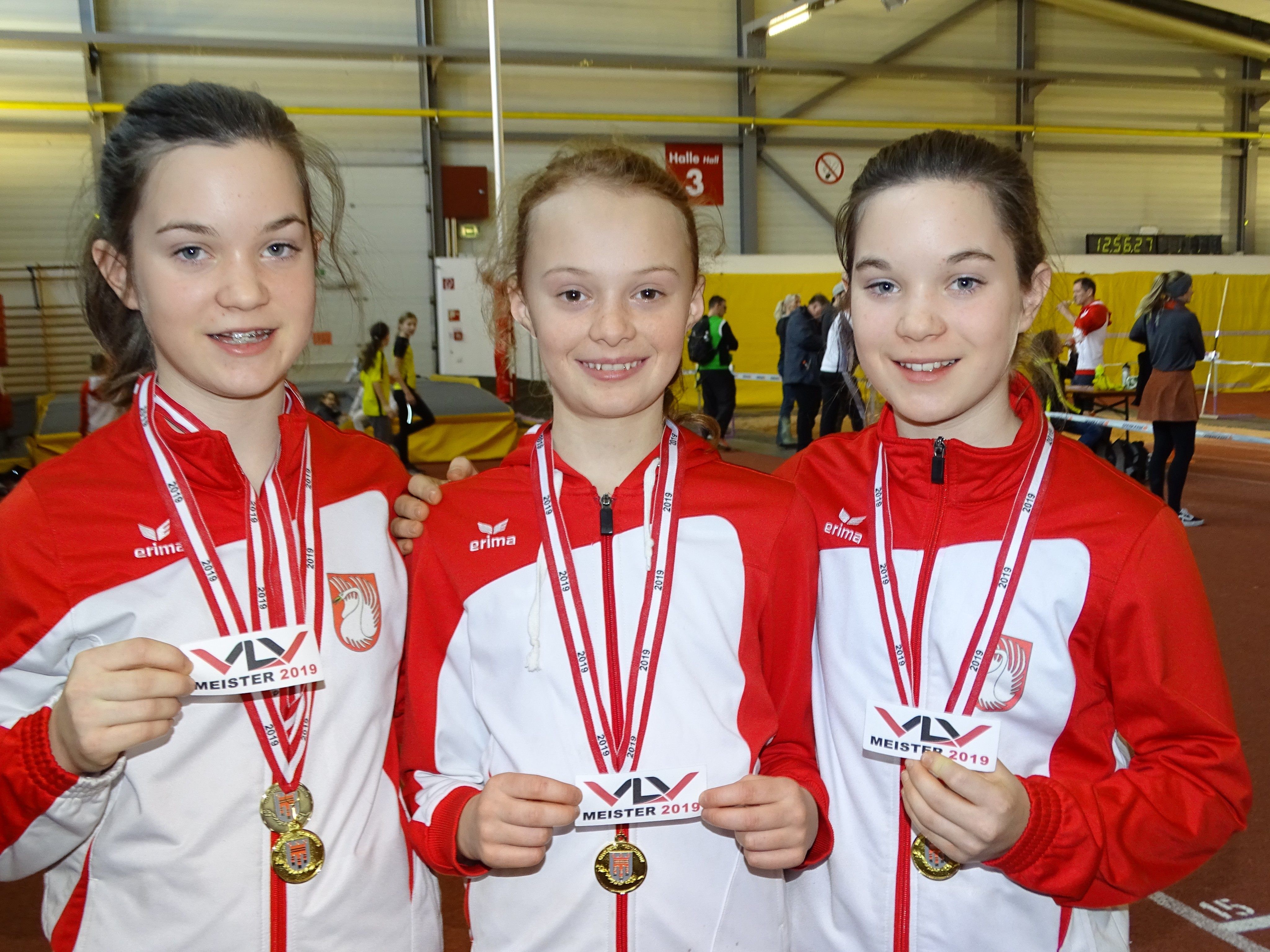 Bei den Vorarlberger Meisterschaften im Mehrkampf holten sich Lina Schwarzenbacher, Eva Marie Eisenheld und Flora Schwarzenbacher (SV Lochau Leichtathletik) in der Mannschaftswertung den VLV-Meister-Titel. Bei den Vorarlberger Meisterschaften im Mehrkampf holten sich Lina Schwarzenbacher, Eva Marie Eisenheld und Flora Schwarzenbacher (SV Lochau Leichtathletik) in der Mannschaftswertung den VLV-Meister-Titel.