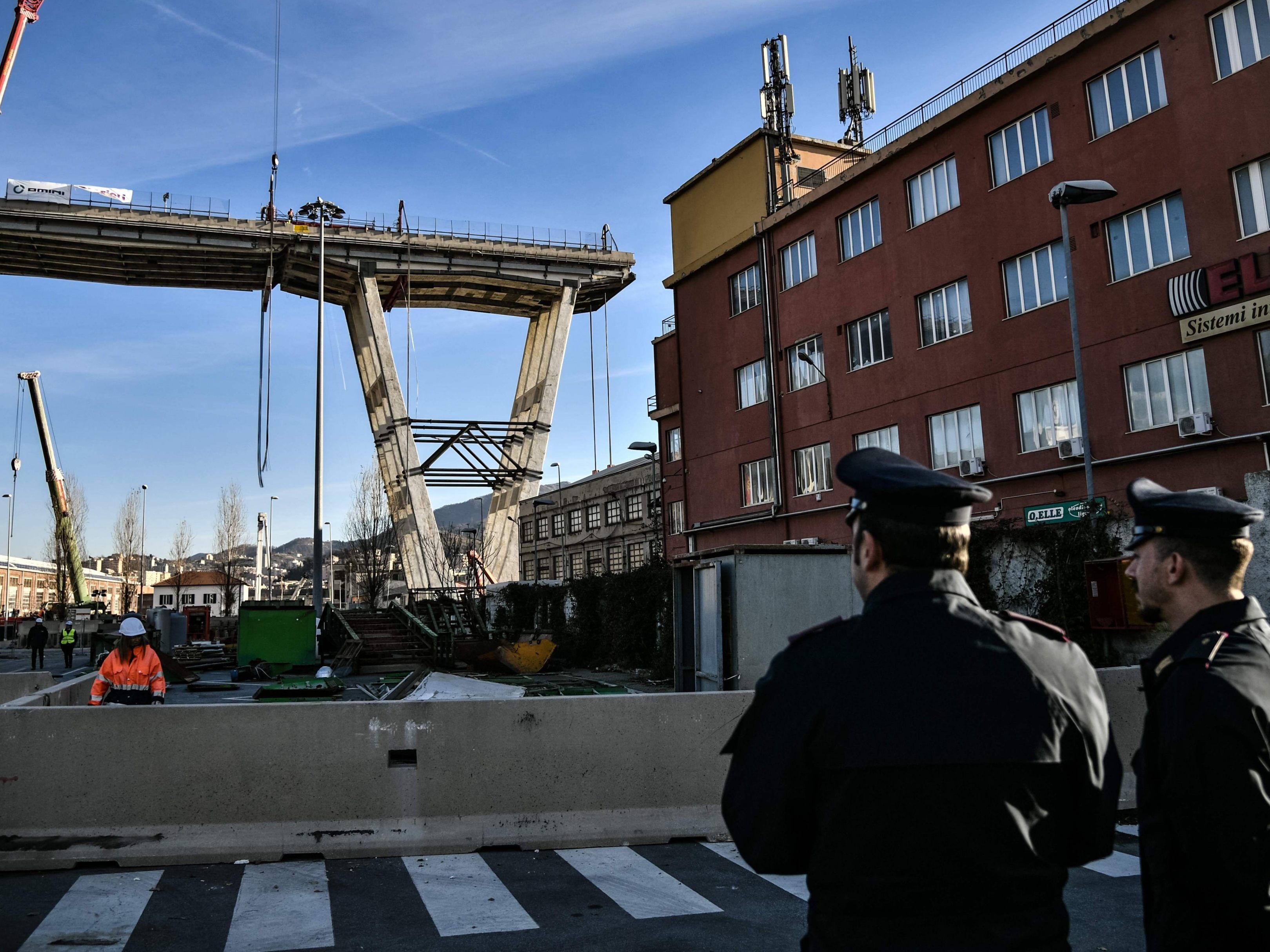 Die Morandi-Brücke in Genua wird abgerissen.