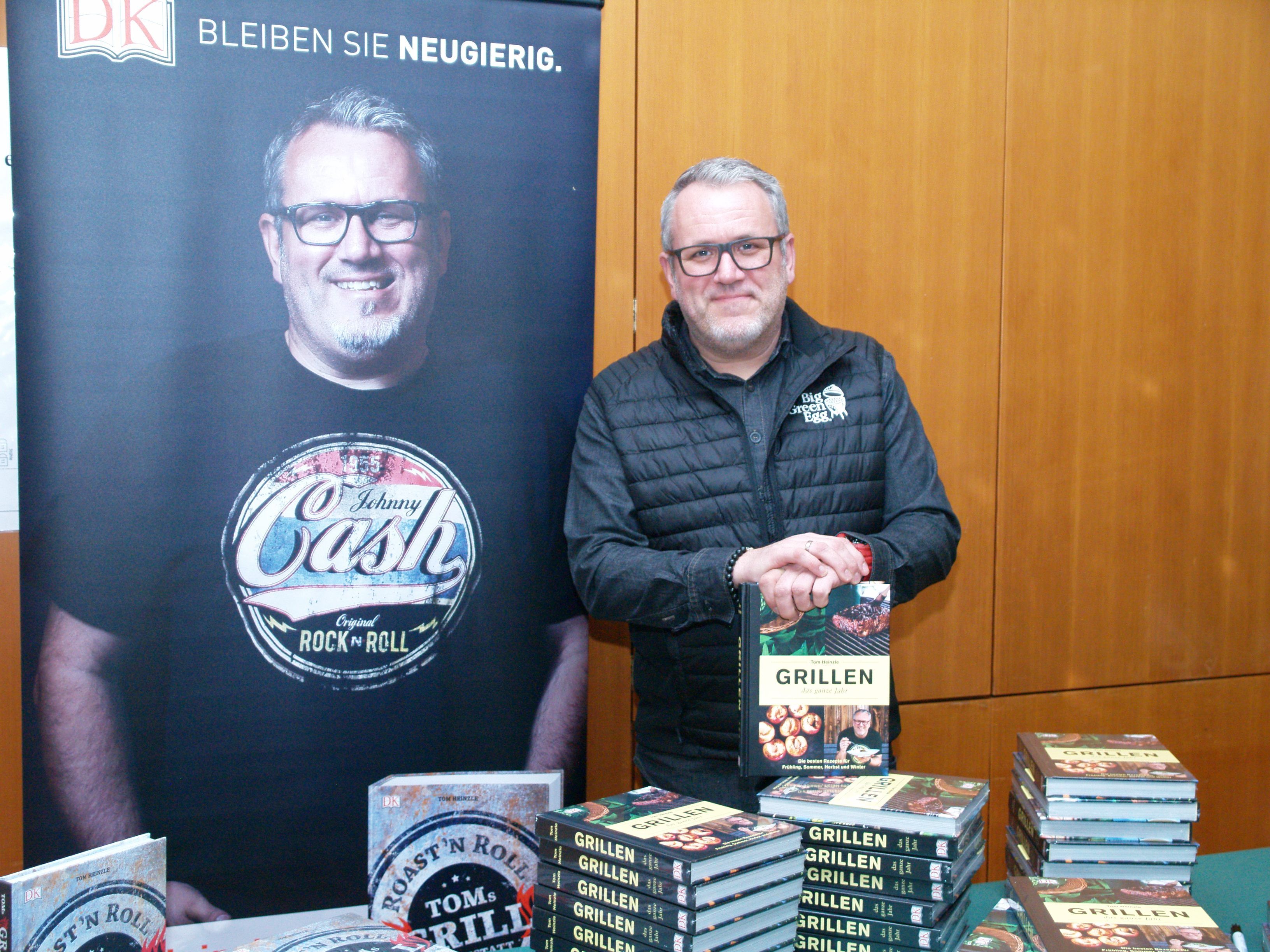 Grillprofi Tom Heinzle präsentierte sein zweites Buch „Grillen - das ganze Jahr“. Grillprofi Tom Heinzle präsentierte sein zweites Buch „Grillen - das ganze Jahr“.