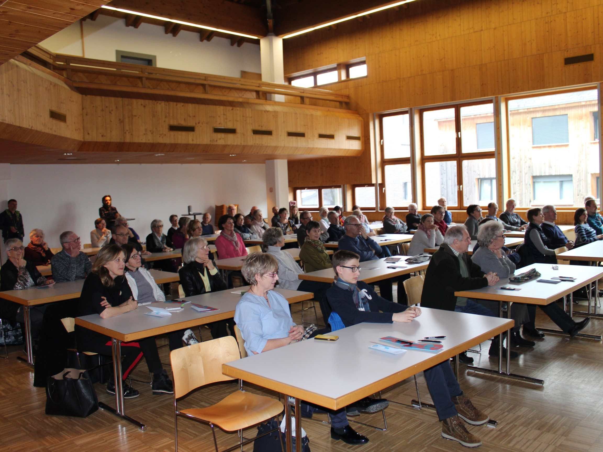 „UNIkumm“ bietet Interessierten in der Region Zugang zu fundiertem und verständlichem Wissen. „UNIkumm“ bietet Interessierten in der Region Zugang zu fundiertem und verständlichem Wissen.