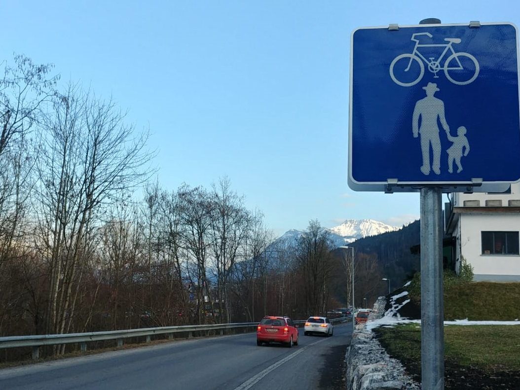 Geschlosssene Radweglücke als  „Geh- und Radweg ohne Benützungspflicht“ gekennzeichnet.