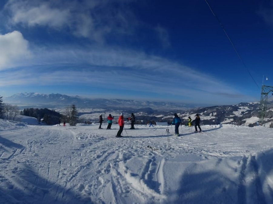 Schilifte Furx: An einem Traumskitag liegen die besten Pisten oft vor der Haustür. Schilifte Furx: An einem Traumskitag liegen die besten Pisten oft vor der Haustür.