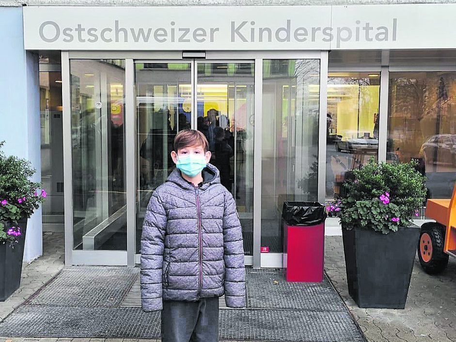 Luca aus Lustenau profitiert von der Behandlung in der Schweiz, da sich der mit Stress und Strapazen verbundene Transportweg für ihn immens verkürzt und er seine Familie, Freunde und Verwandte um sich haben kann.