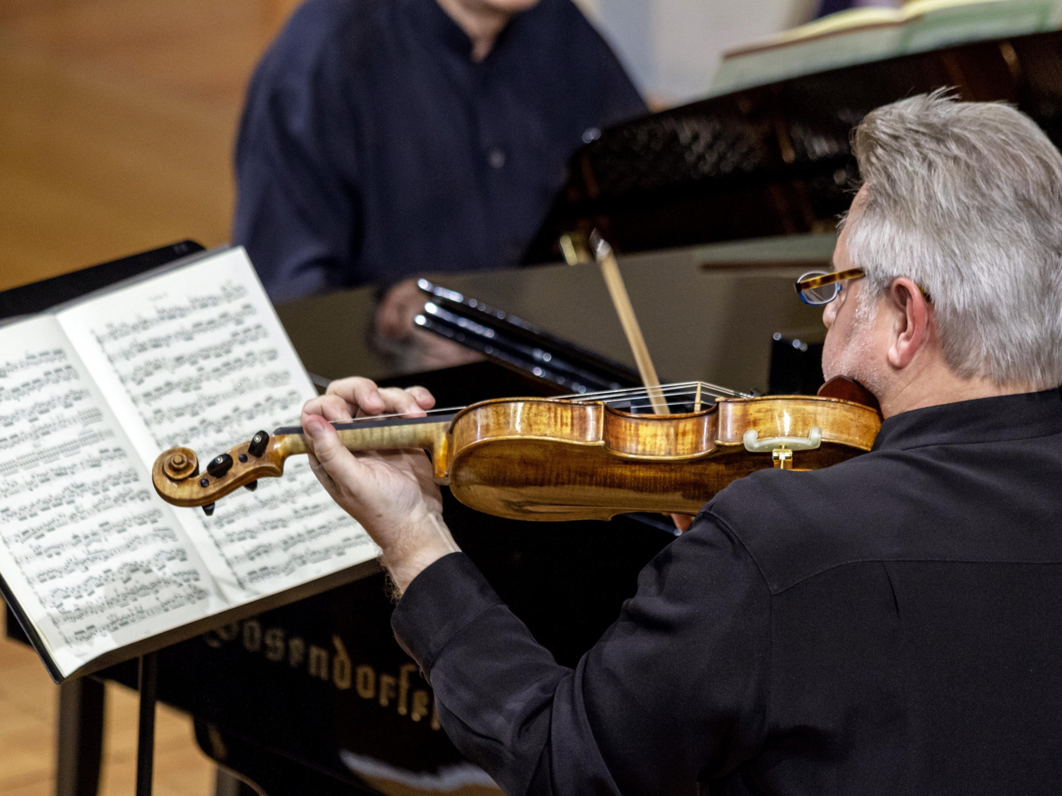 Die virtuosen Mitglieder der Berliner Philharmoniker unterstützen damit die Nepal-Hilfe von Alpinist Theo Fritsche aus Nüziders. Die virtuosen Mitglieder der Berliner Philharmoniker unterstützen damit die Nepal-Hilfe von Alpinist Theo Fritsche aus Nüziders.