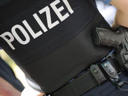 Ein betrunkener LKW-Lenker verursachte in Wien-Penzing einen Unfall. Ein betrunkener LKW-Lenker verursachte in Wien-Penzing einen Unfall.