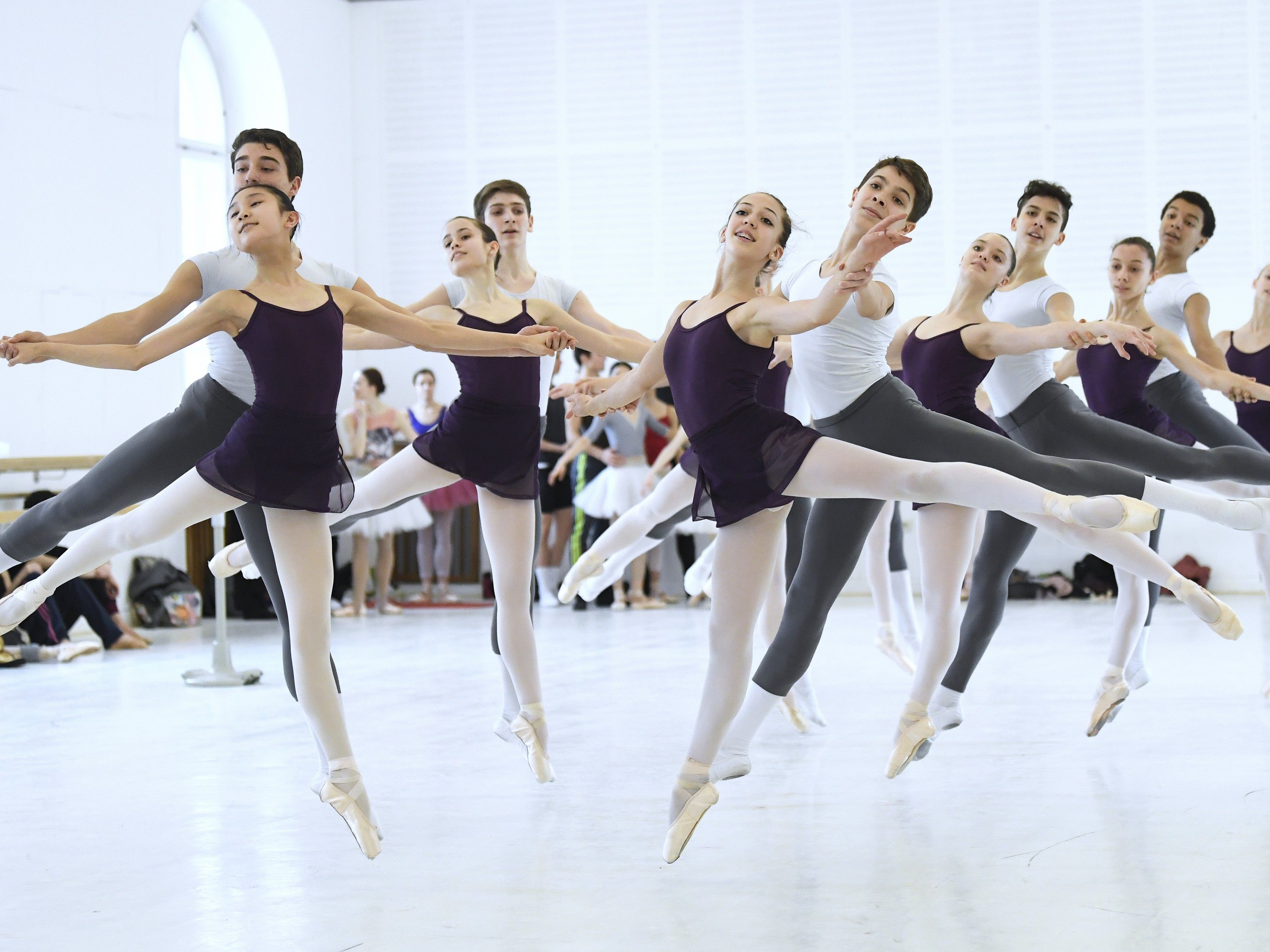 Das Wiener Staatsballett probt für den Opernball.