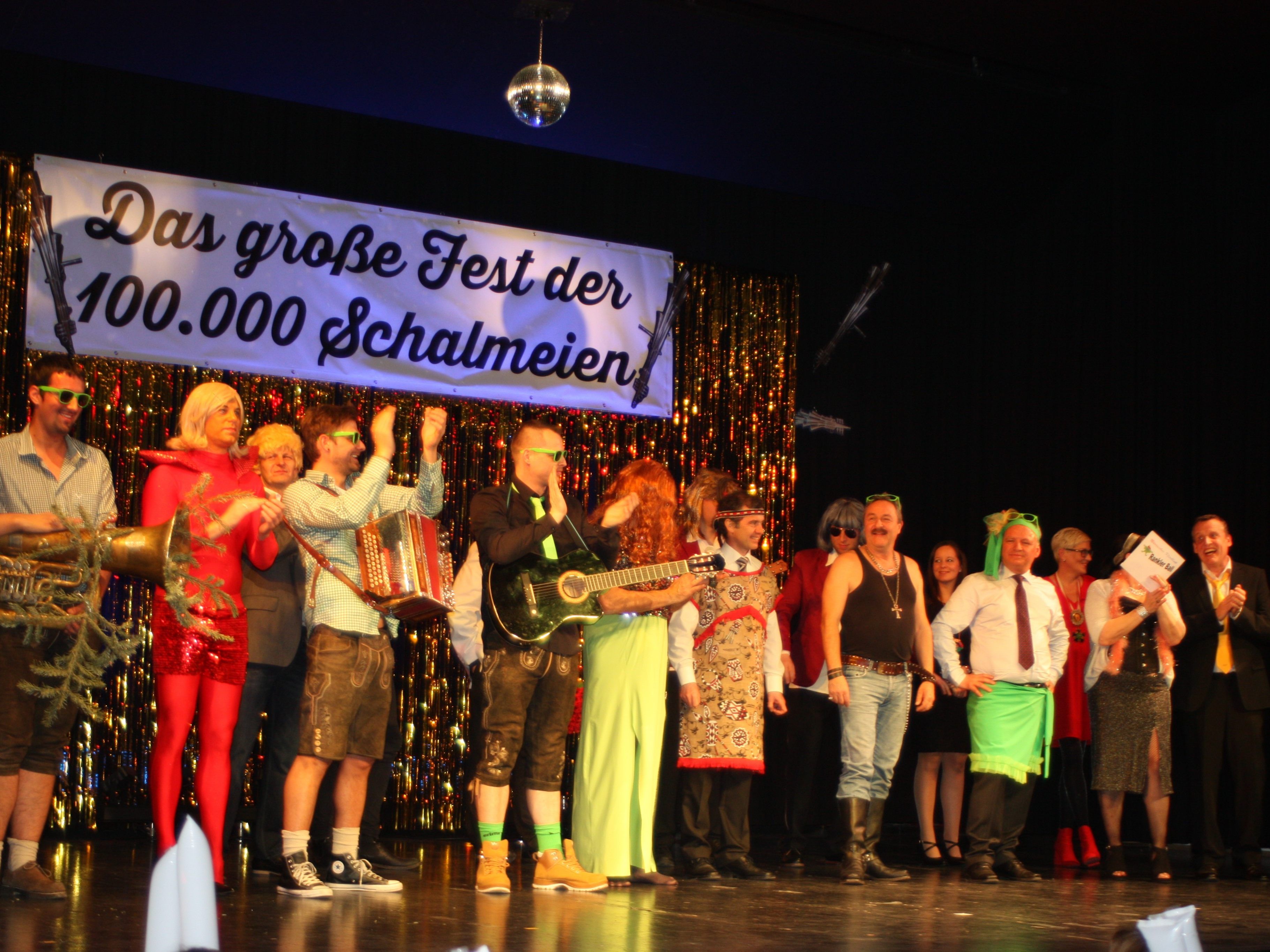 Das Beste kommt zum Schluss: Bürgermeister Martin Summer, GR Christoph Metzler und Ernst Prantl sangen "Cordula Grün"