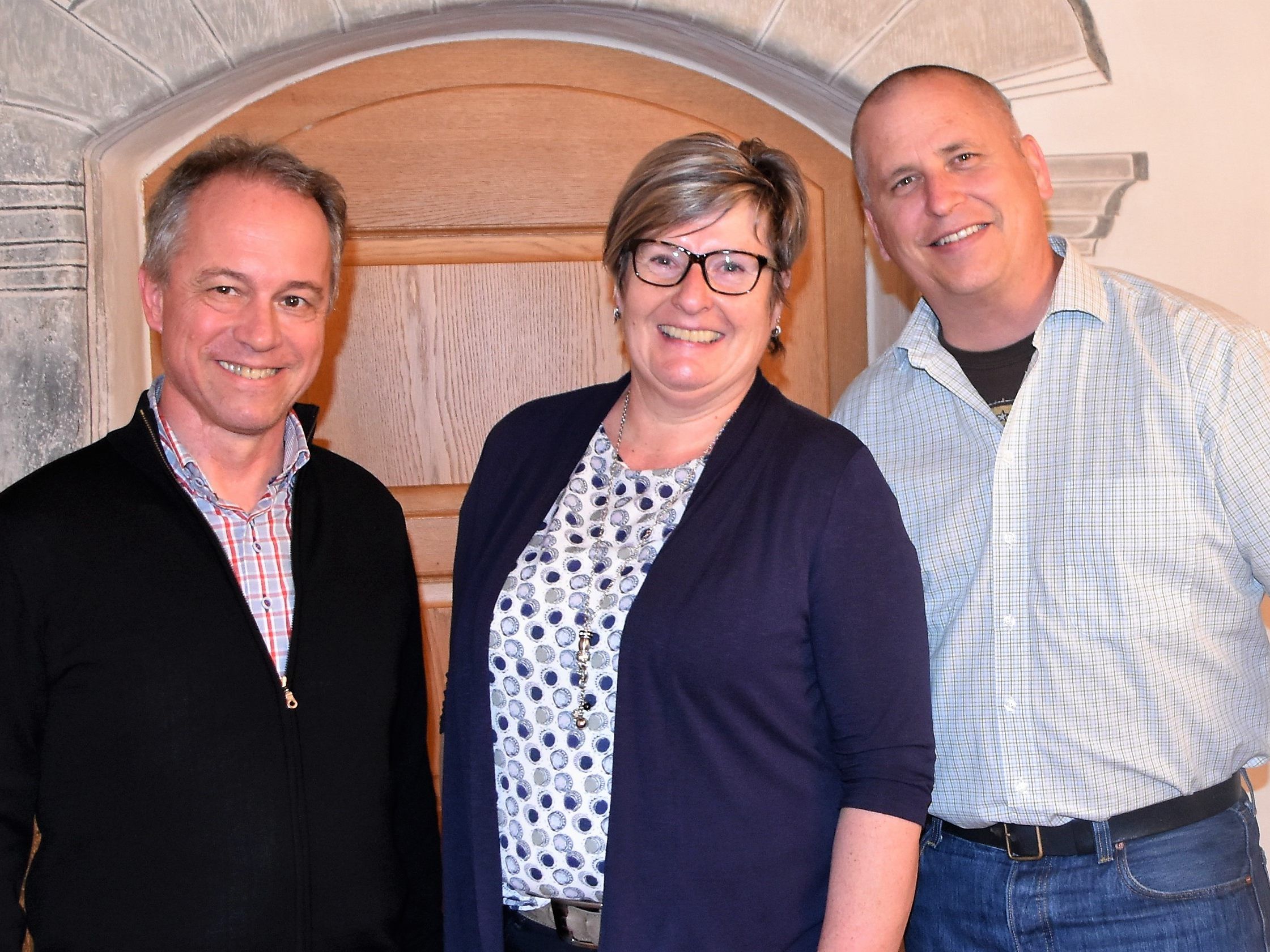 Roman Kopf (Bgm.Röthis), Ruth Bickel (Kultur Obfrau) und Marc Frick