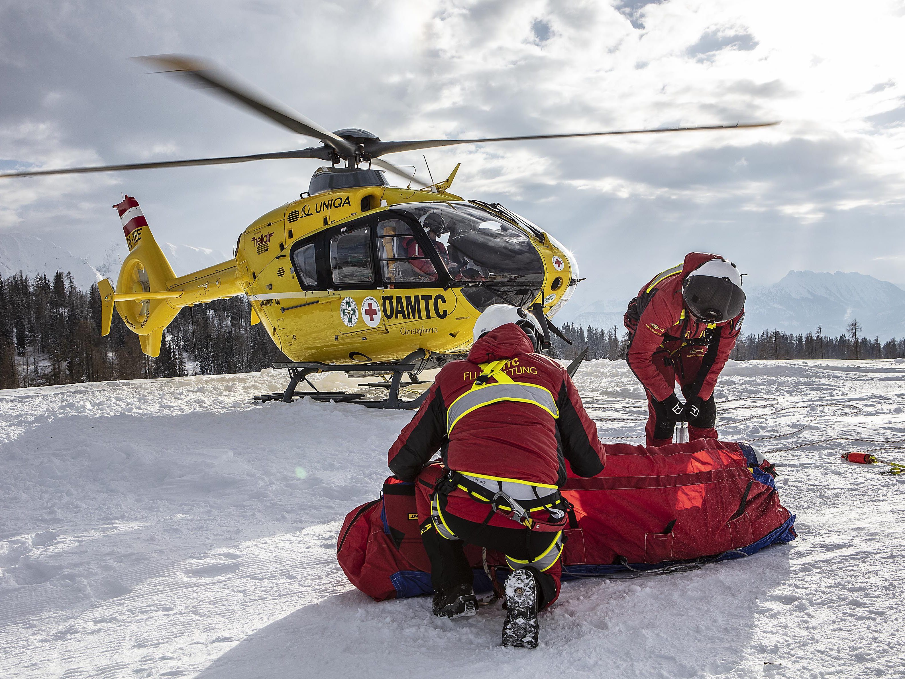 Während der Wintermonate häuft sich die Anzahl der Skiunfälle. Während der Wintermonate häuft sich die Anzahl der Skiunfälle.